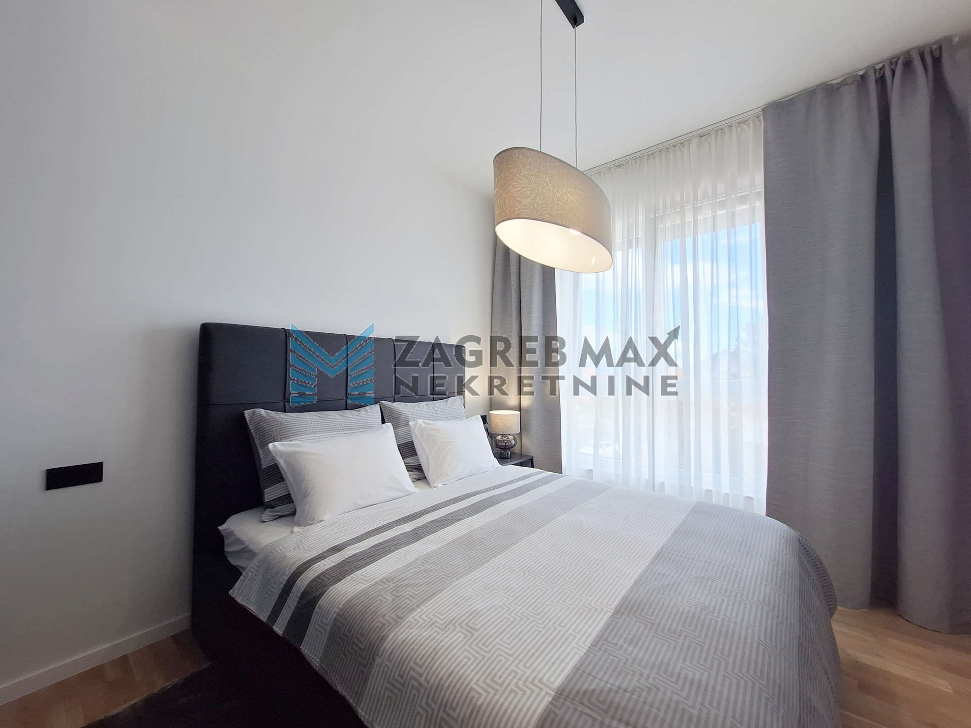 Zagreb - PREMIUM NAJAM ZA MANAGERE - Arena - 2 parkinga - loggia - S2