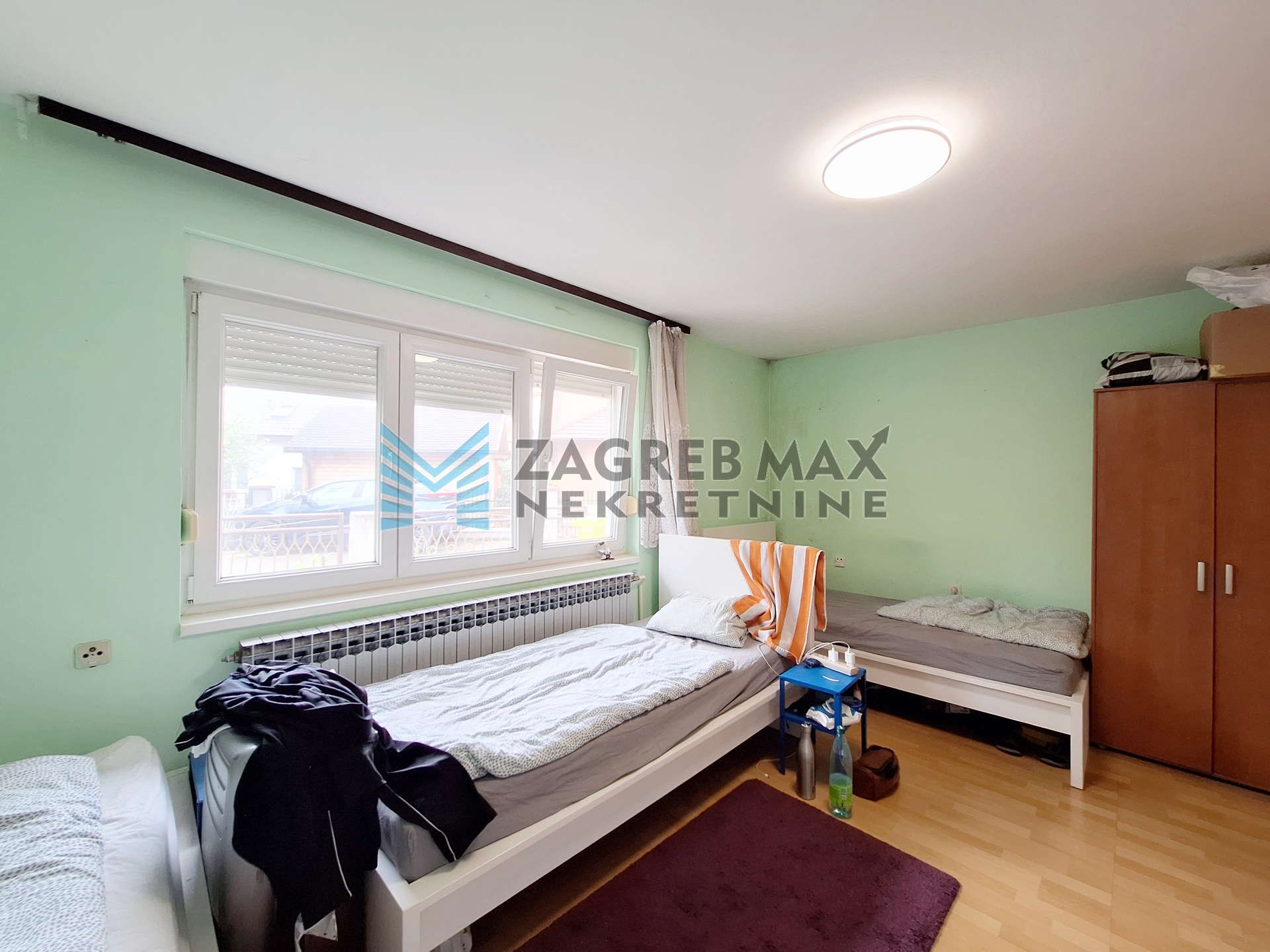 Zagreb - PREČKO - kuća, garaža, dvorište, pomoćni objekt - 270 m2