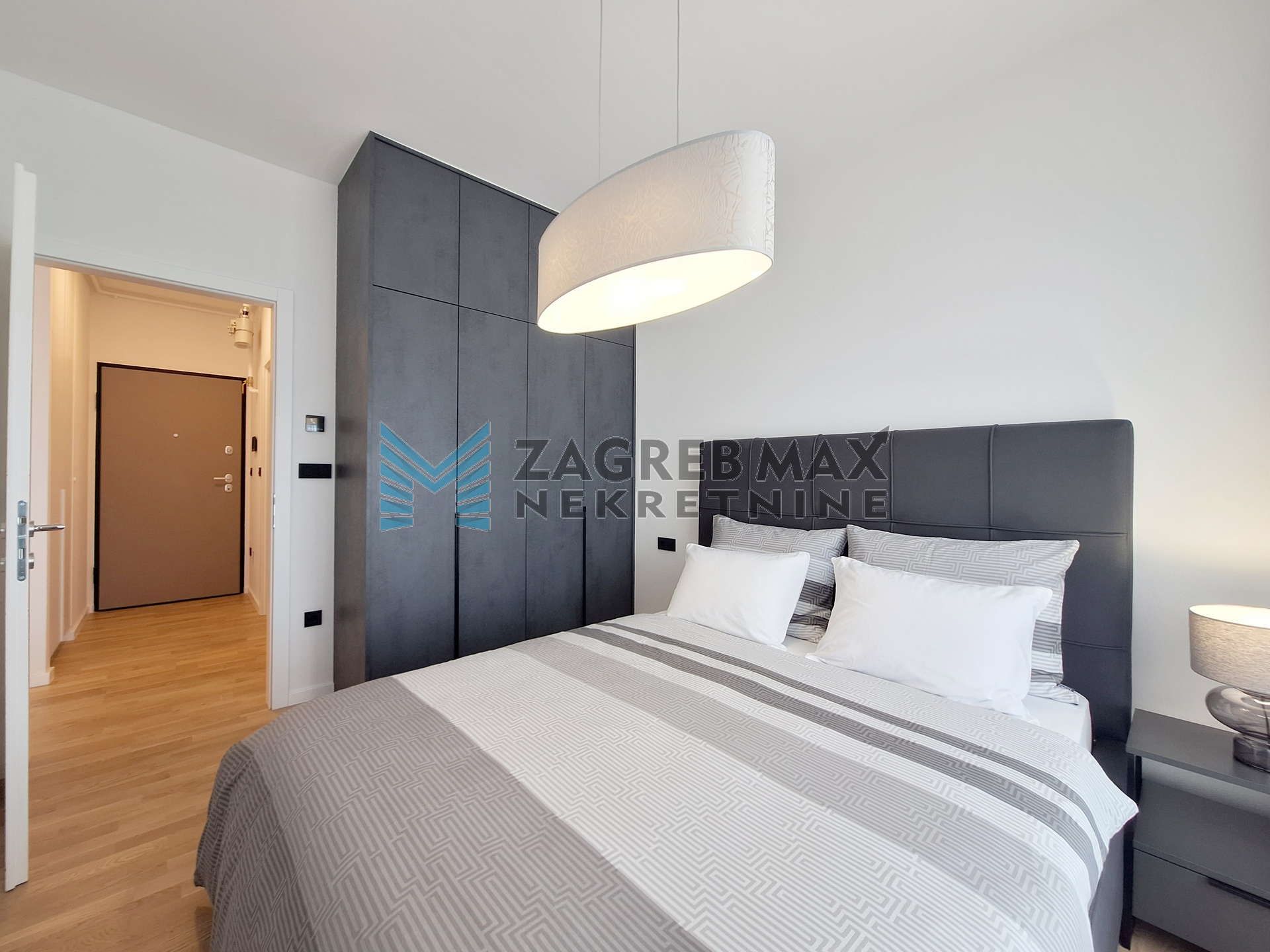 Zagreb - PREMIUM NAJAM ZA MANAGERE - Arena - 2 parkinga - loggia - S2