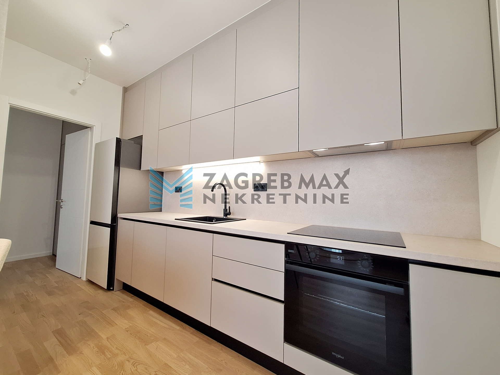Zagreb - PREMIUM NAJAM ZA MANAGERE - Arena - 2 parkinga - loggia - S2