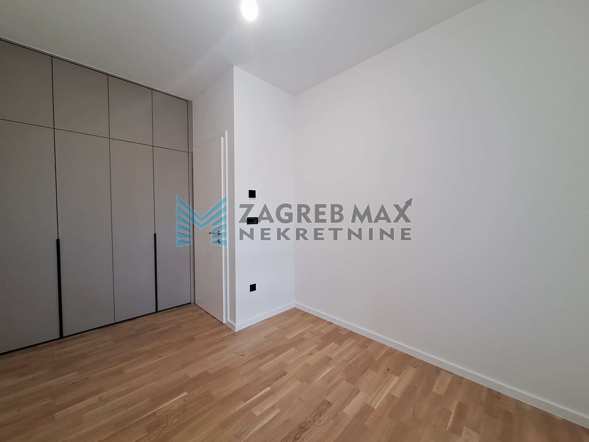 Zagreb - PREMIUM NAJAM ZA MANAGERE - Arena - 2 parkinga - loggia - S2