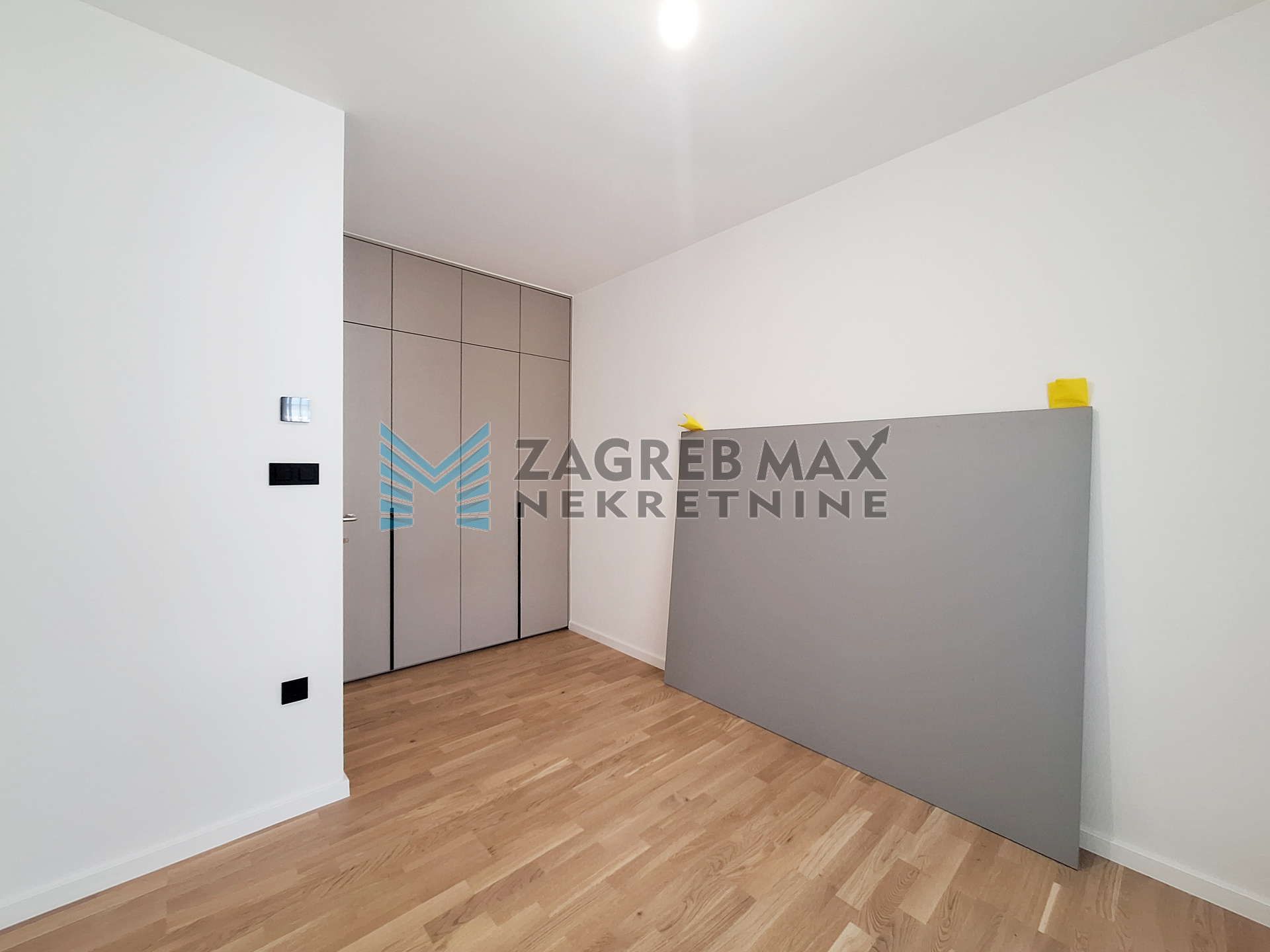 Zagreb - EKSKLUZIVAN POSLOVNI NAJAM - 74 m² - 2 parkinga - Arena zona - S1 (iznajmljivanje)