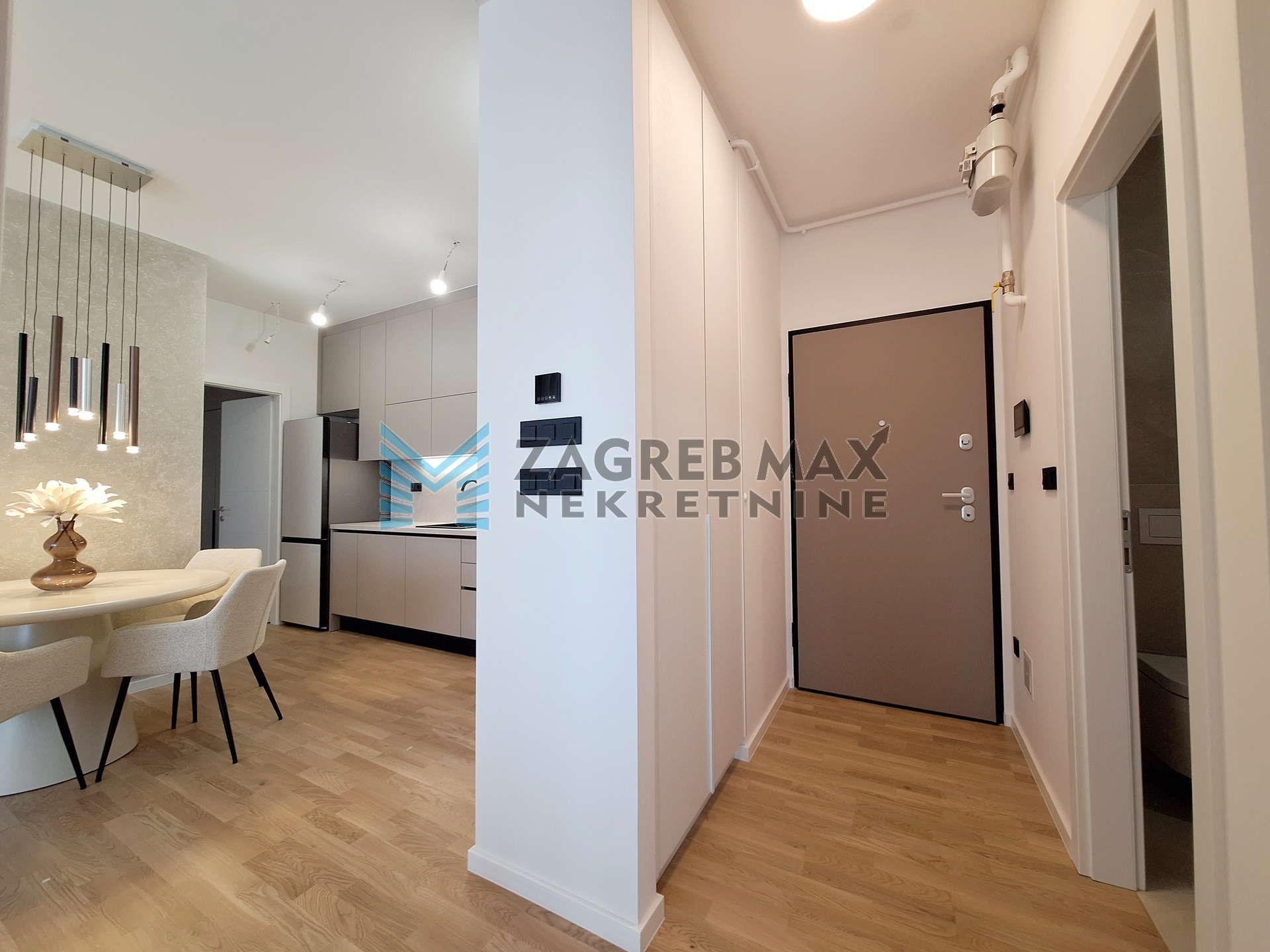 Zagreb - PREMIUM NAJAM ZA MANAGERE - Arena - 2 parkinga - loggia - S2
