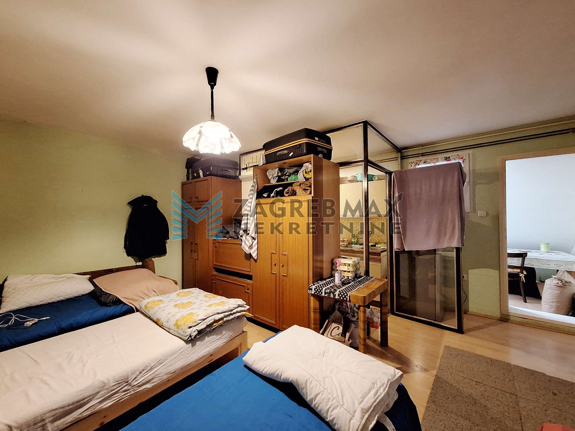 Zagreb - PREČKO - kuća, garaža, dvorište, pomoćni objekt - 270 m2