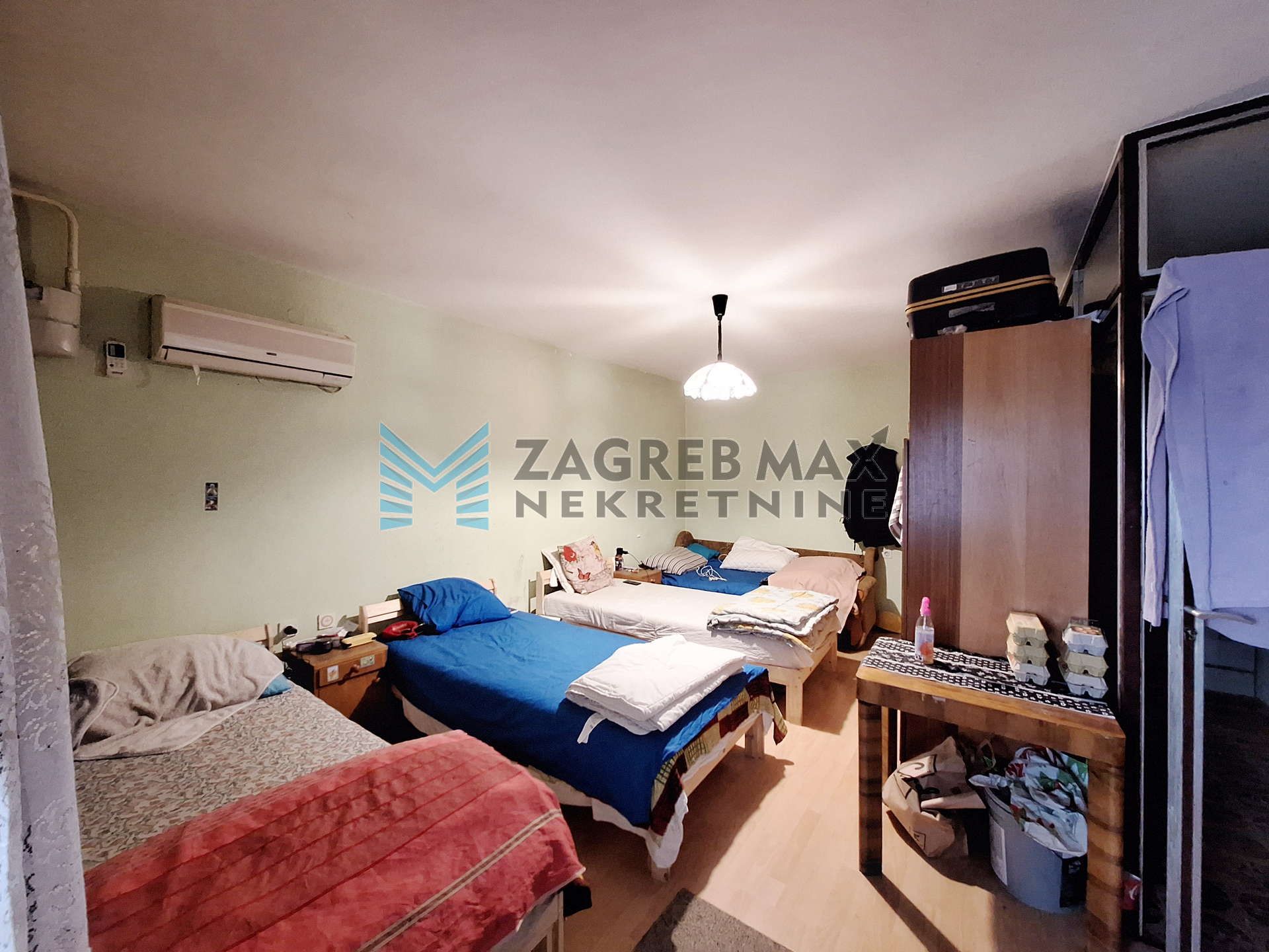 Zagreb - PREČKO - kuća, garaža, dvorište, pomoćni objekt - 270 m2