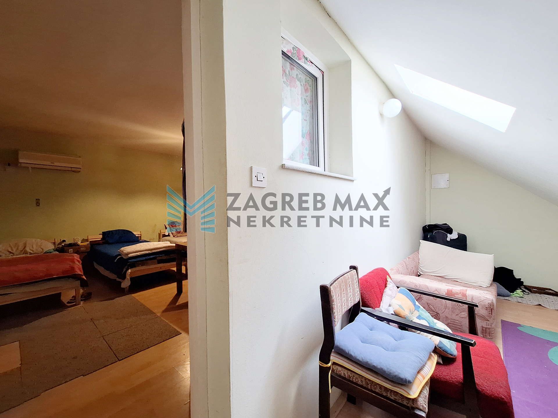 Zagreb - PREČKO - kuća, garaža, dvorište, pomoćni objekt - 270 m2