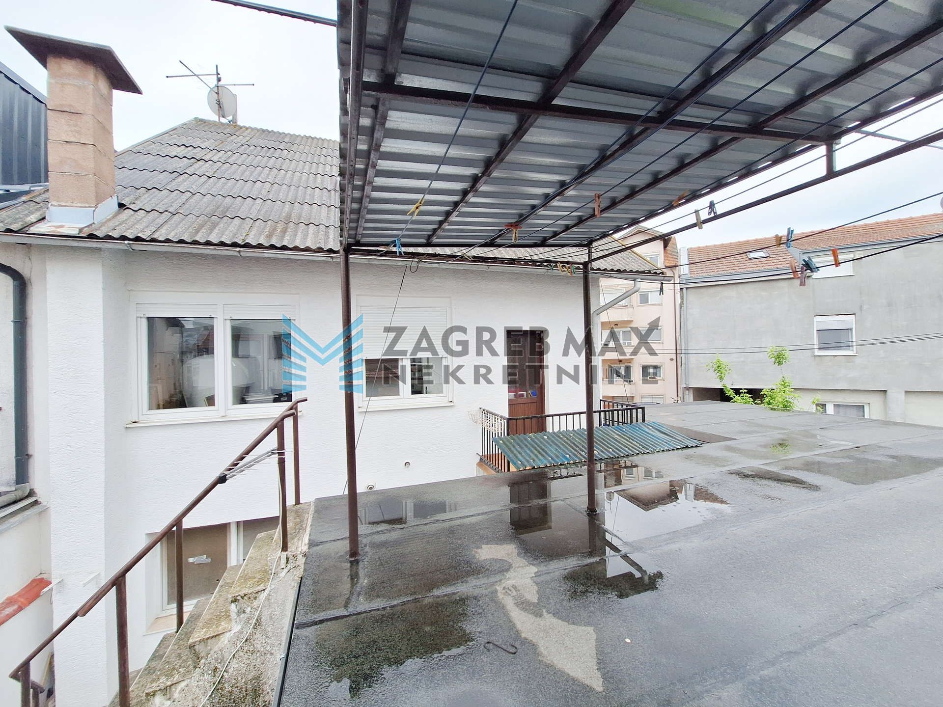 Zagreb - PREČKO - kuća, garaža, dvorište, pomoćni objekt - 270 m2