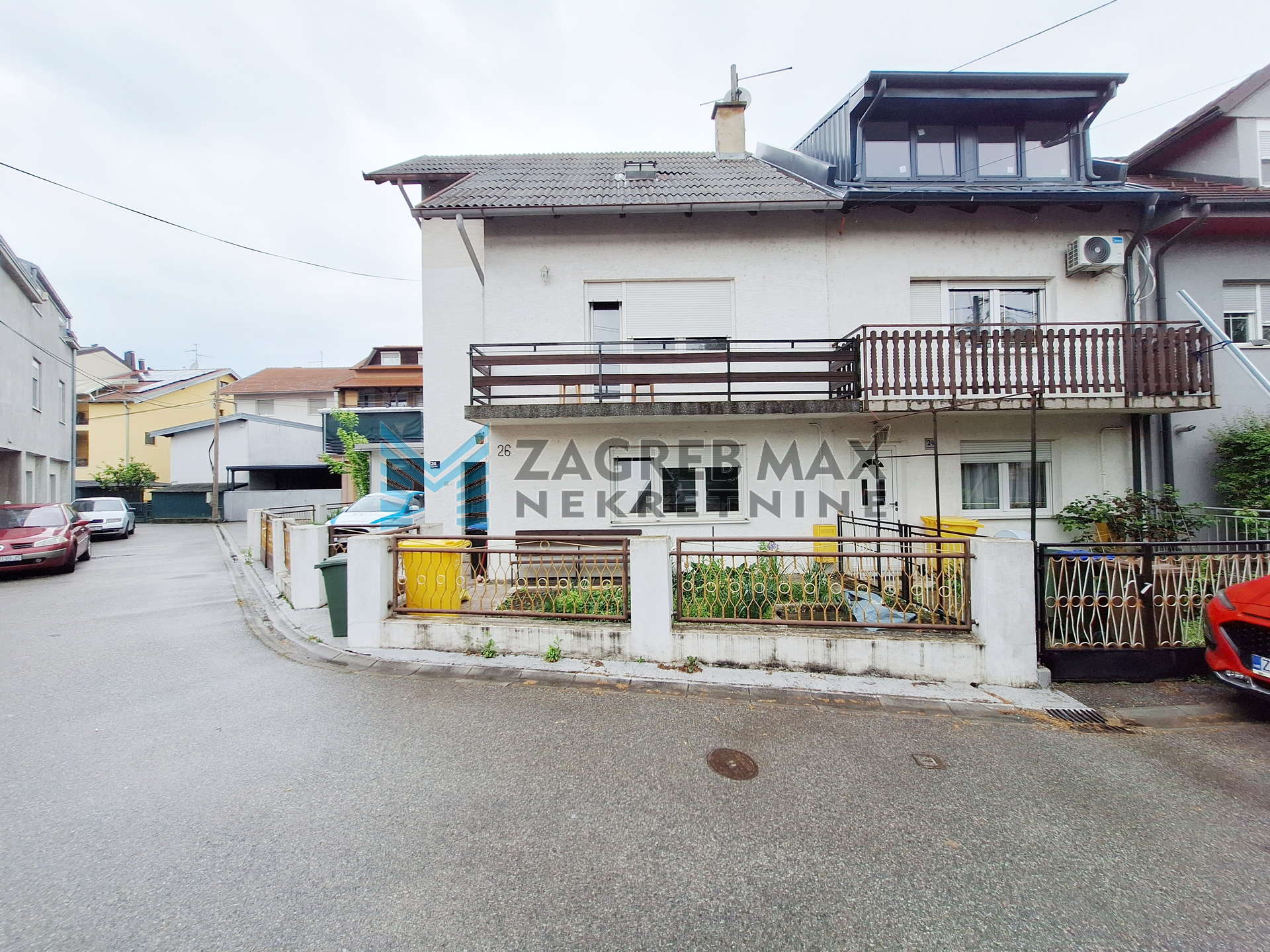 Zagreb - PREČKO - kuća, garaža, dvorište, pomoćni objekt - 270 m2