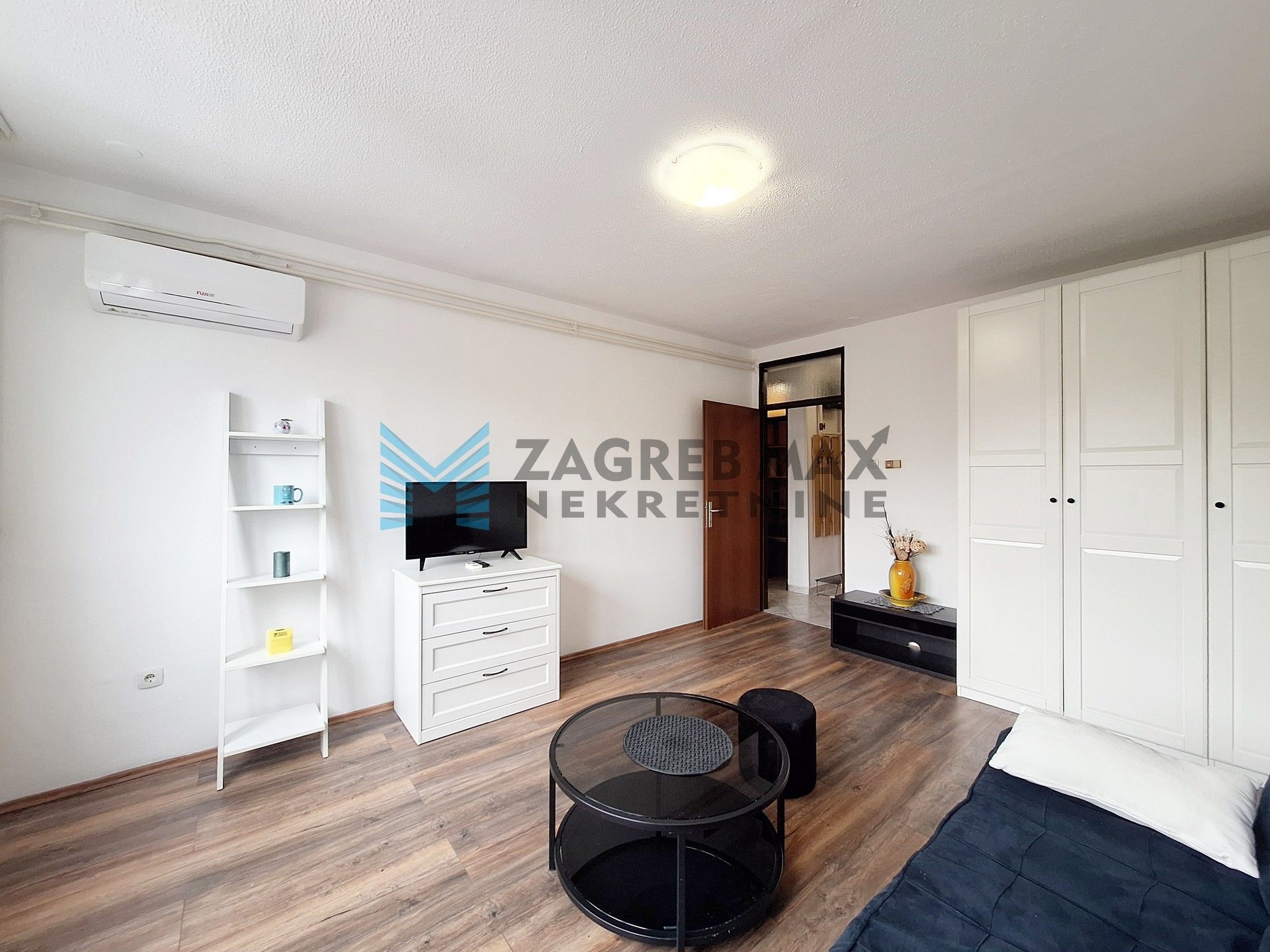 Zagreb - RETKOVEC - Av. Dubrava - 1-soban, 1. kat, lift, klima (iznajmljivanje)