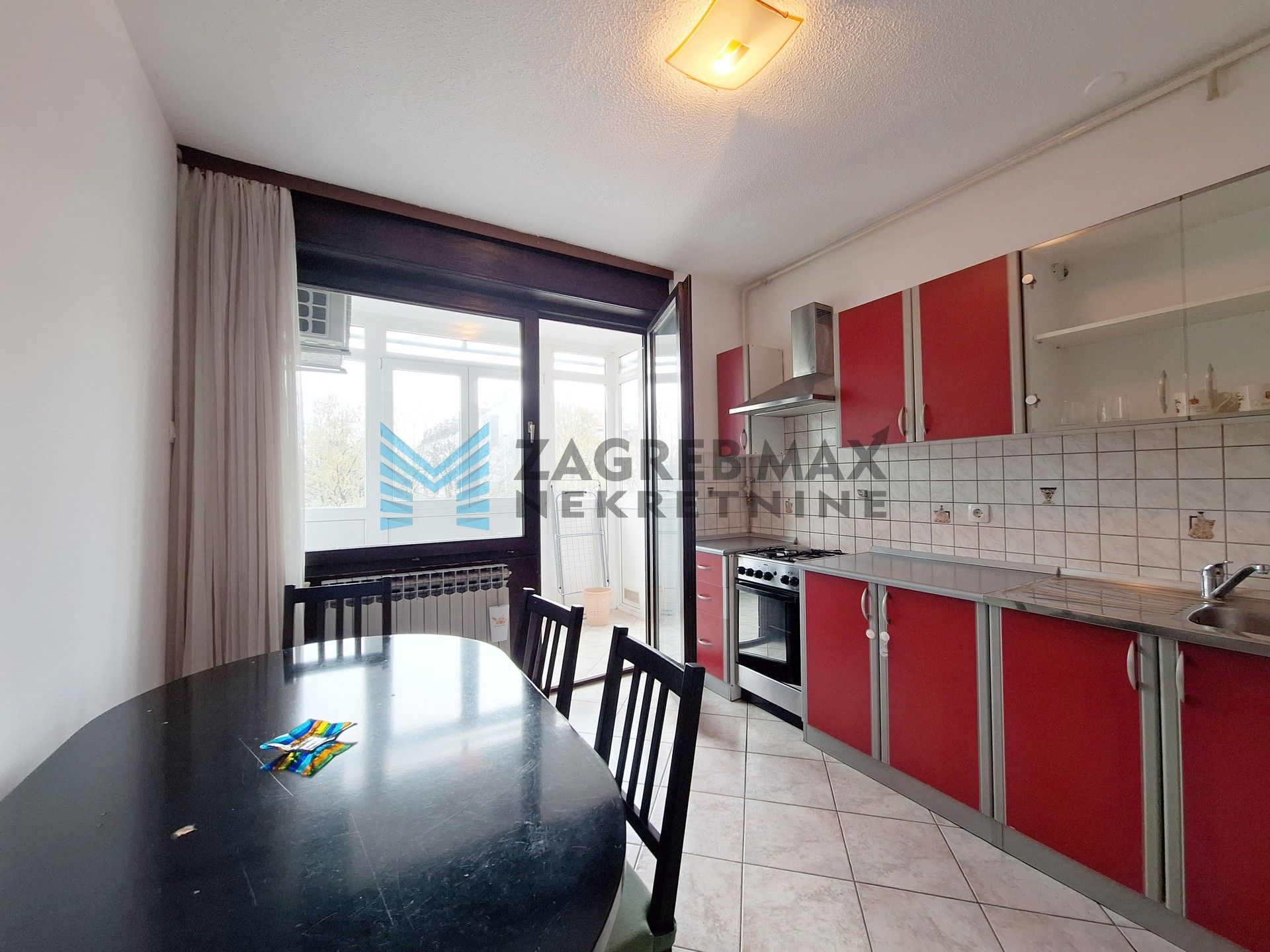 Zagreb - RETKOVEC - Av. Dubrava - 1-soban, 1. kat, lift, klima (iznajmljivanje)