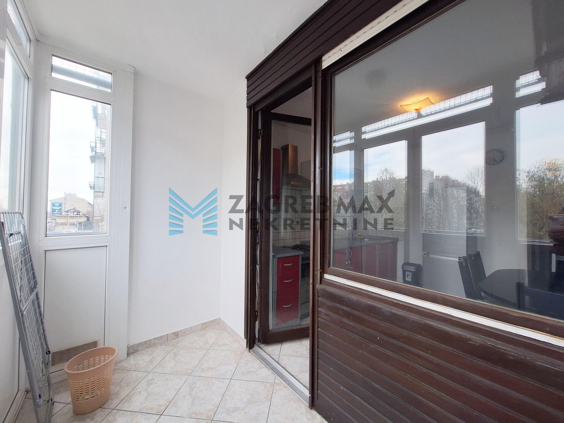 Zagreb - RETKOVEC - Av. Dubrava - 1-soban, 1. kat, lift, klima (iznajmljivanje)