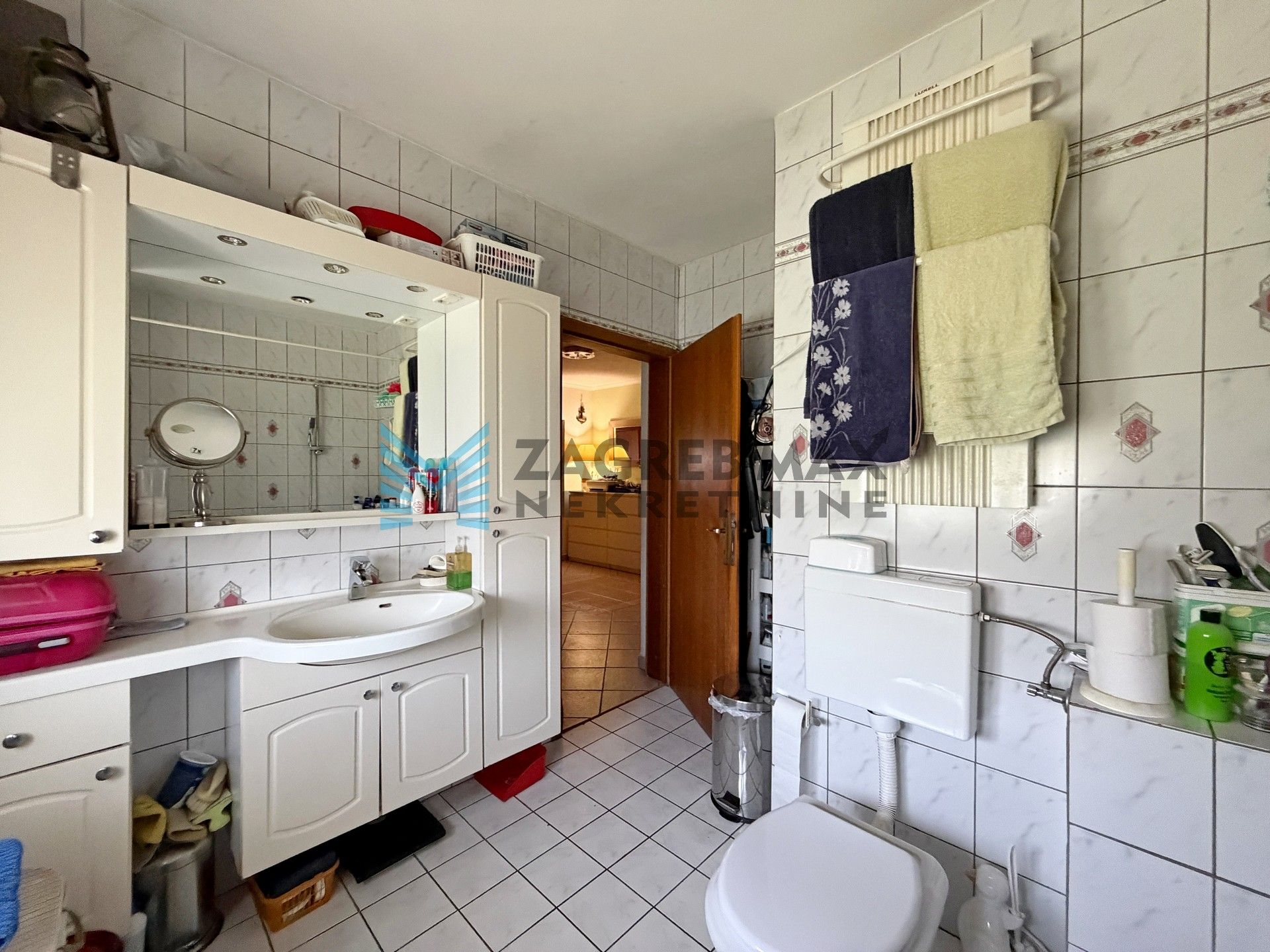 Zagreb - BRCKOVLJANI - T.Ujevića - kuća sa 2 stana, dvorište, podrum, mirno
