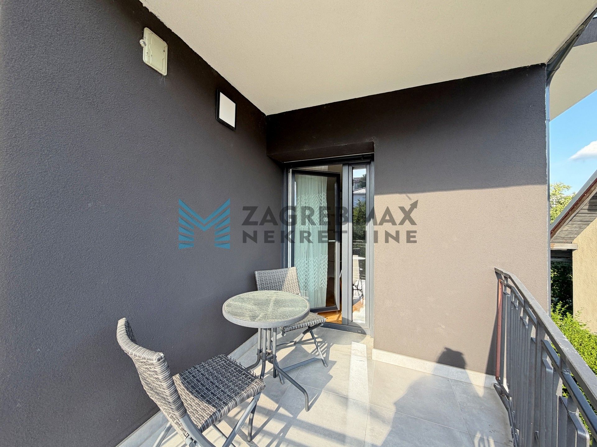 Zagreb - REMETE - Mirni dol - 3-sobni, terasa, balkon, svijetao, mirno, parking