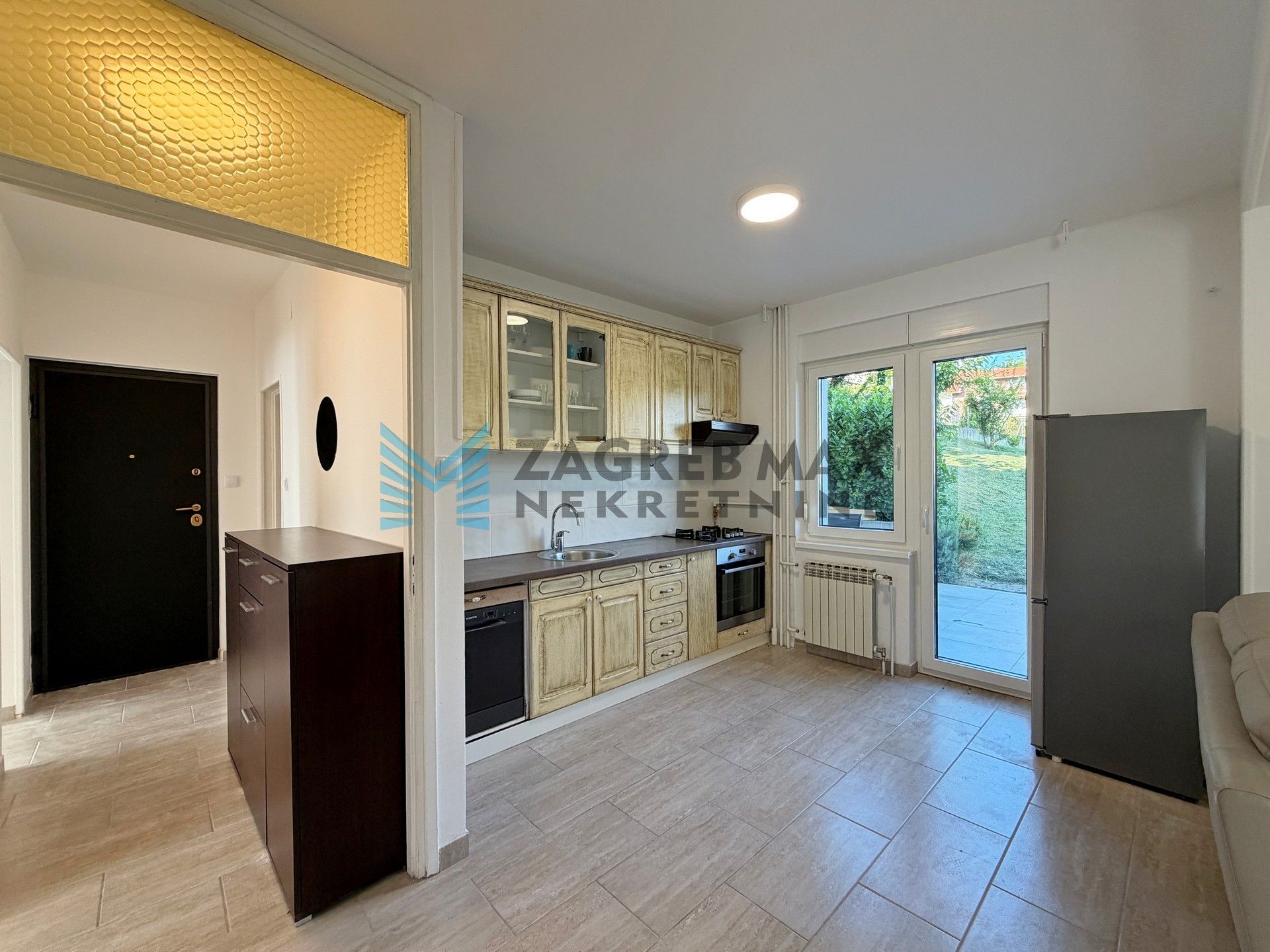 Zagreb - REMETE - Mirni dol - 3-sobni, terasa, balkon, svijetao, mirno, parking