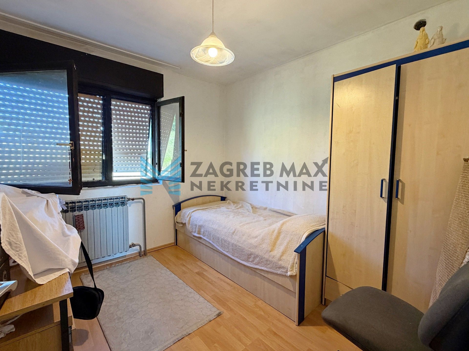 Zagreb - DONJI TRPUCI - Ferki - 4-sobna kuća 294 m2, p.zgrada 209 m2, dvorište