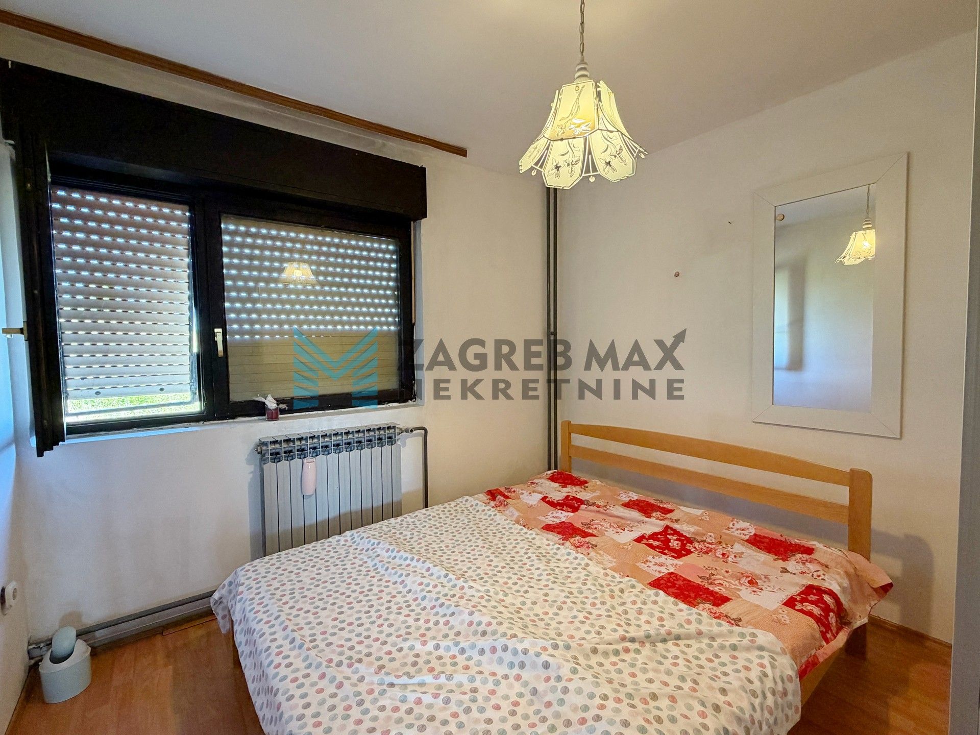 Zagreb - DONJI TRPUCI - Ferki - 4-sobna kuća 294 m2, p.zgrada 209 m2, dvorište