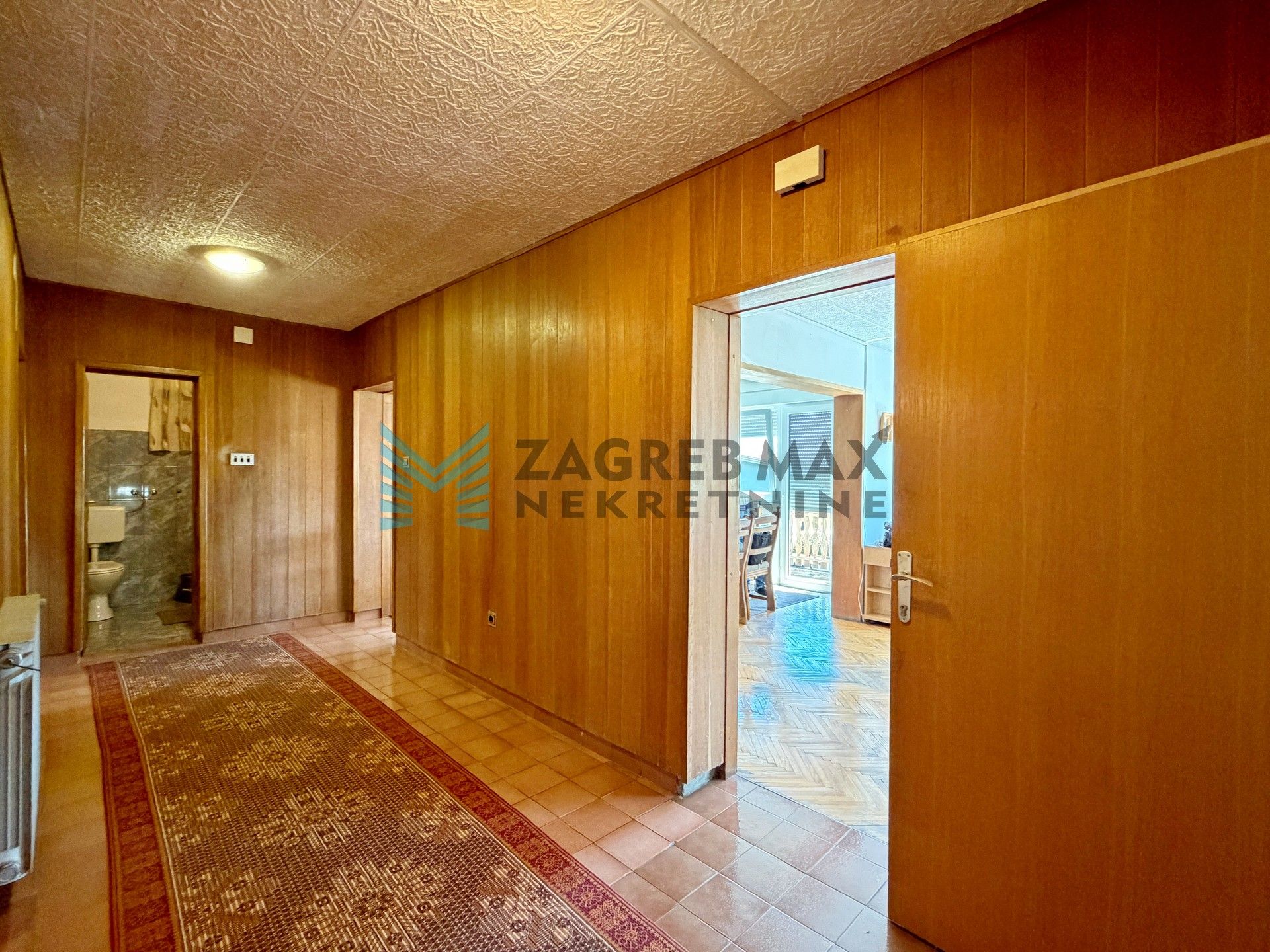 Zagreb - DONJI TRPUCI - Ferki - 4-sobna kuća 294 m2, p.zgrada 209 m2, dvorište