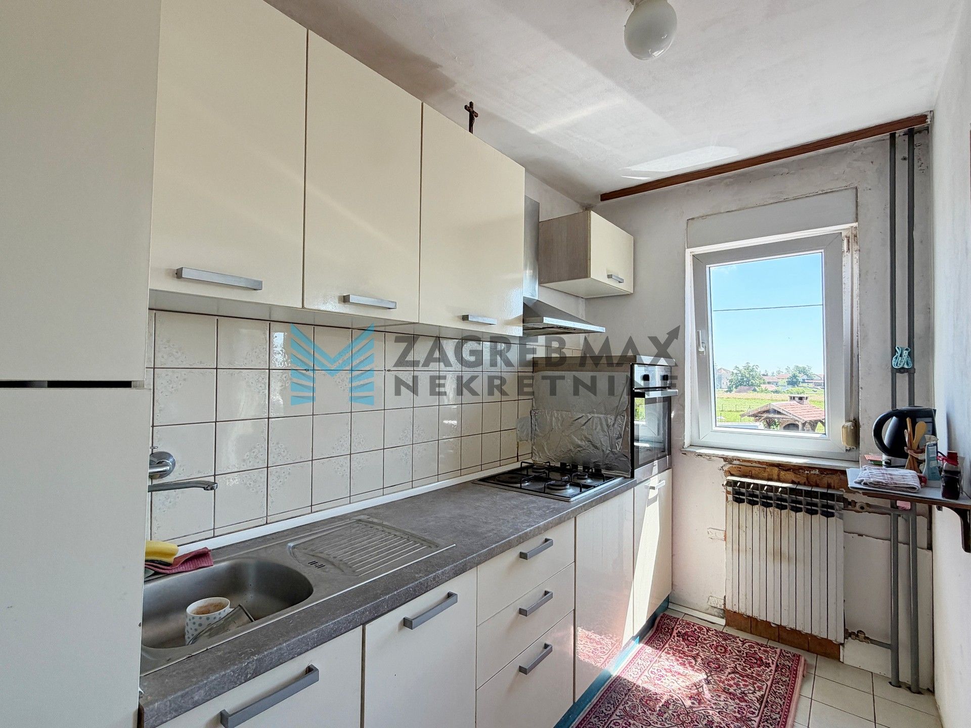 Zagreb - DONJI TRPUCI - Ferki - 4-sobna kuća 294 m2, p.zgrada 209 m2, dvorište