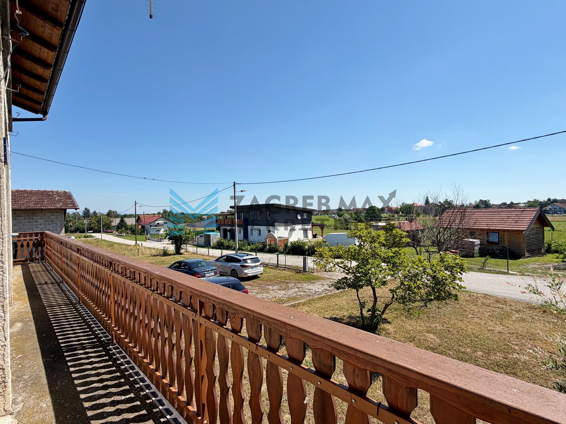Zagreb - DONJI TRPUCI - Ferki - 4-sobna kuća 294 m2, p.zgrada 209 m2, dvorište