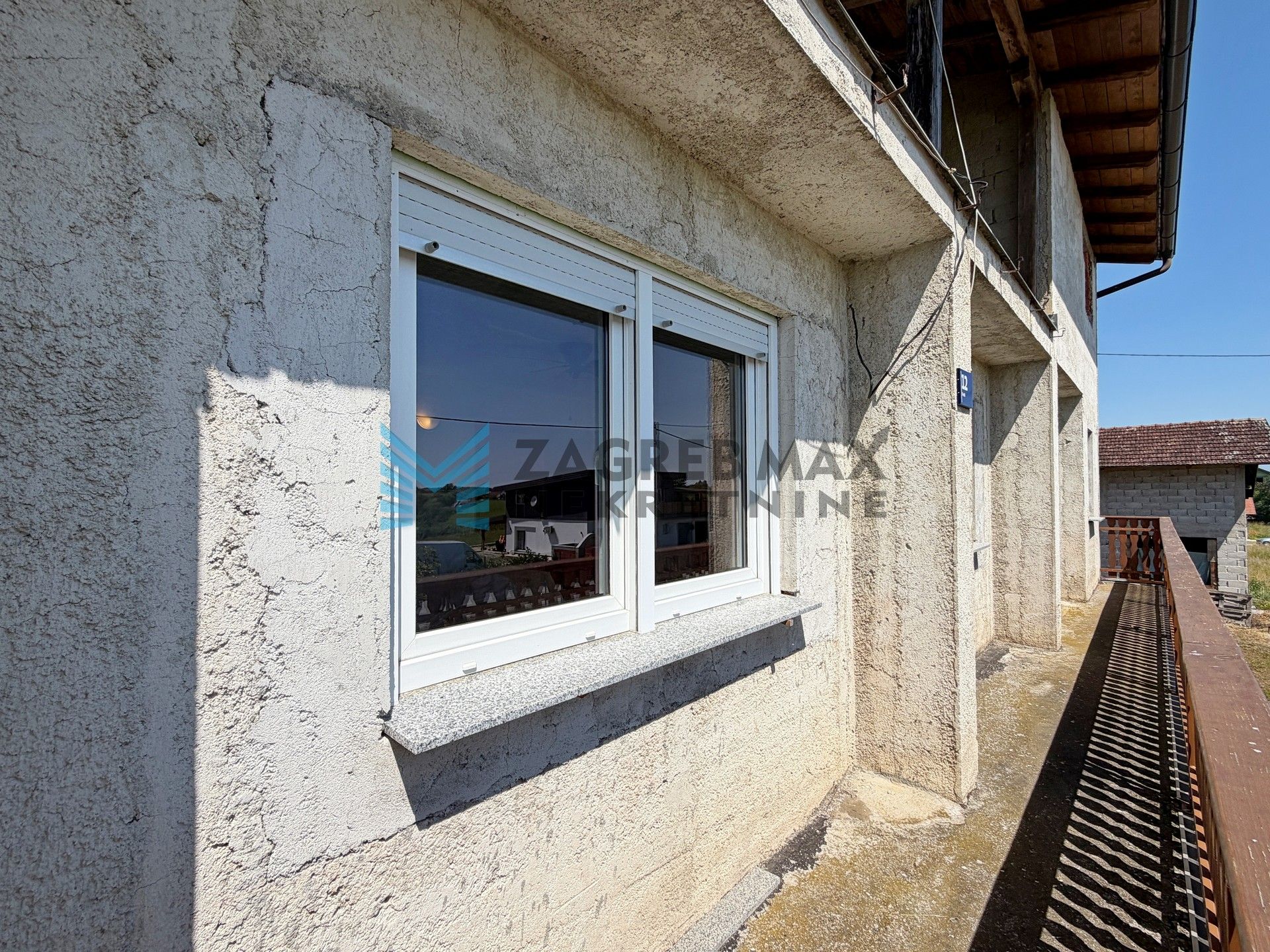 Zagreb - DONJI TRPUCI - Ferki - 4-sobna kuća 294 m2, p.zgrada 209 m2, dvorište