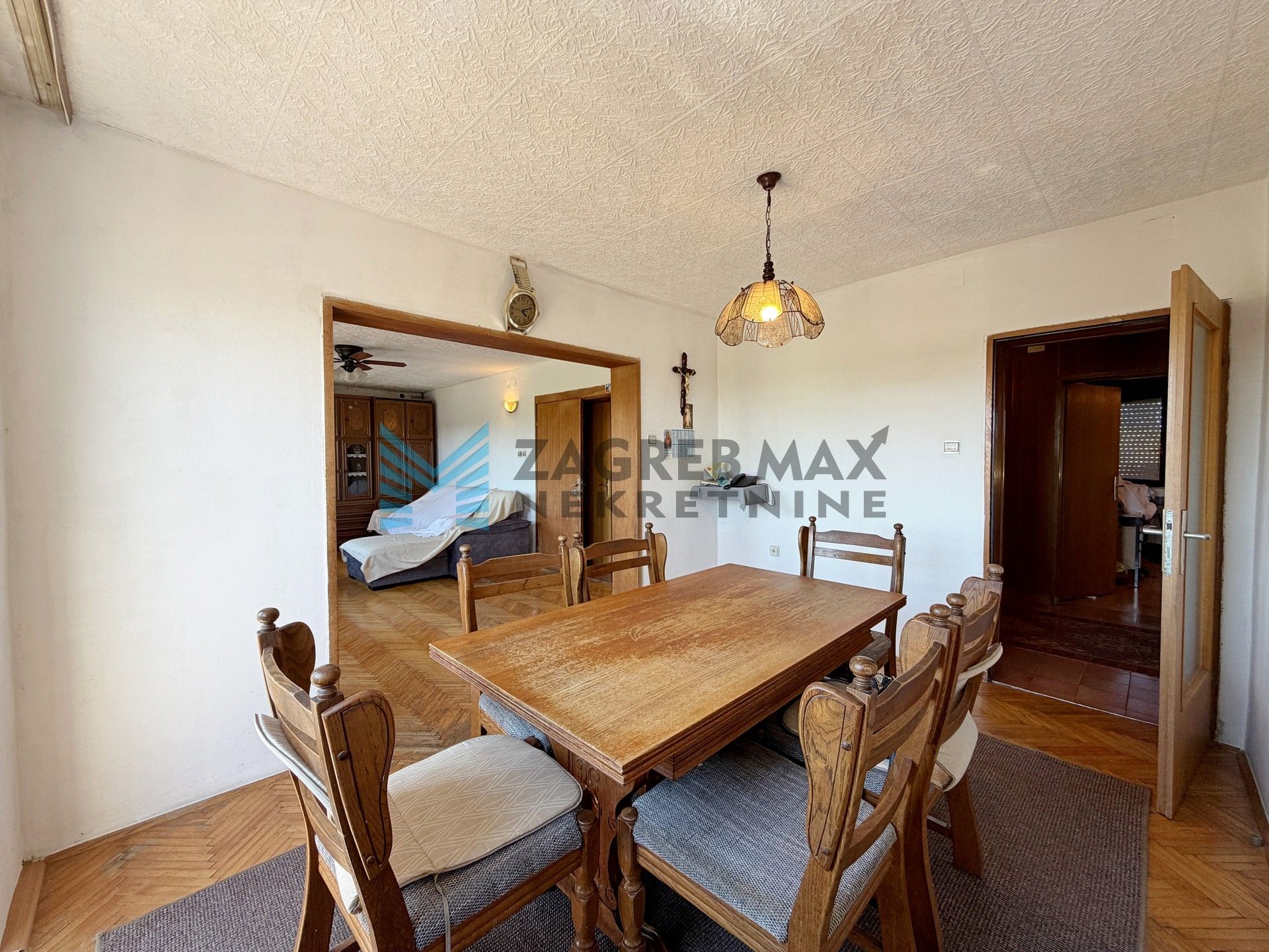 Zagreb - DONJI TRPUCI - Ferki - 4-sobna kuća 294 m2, p.zgrada 209 m2, dvorište