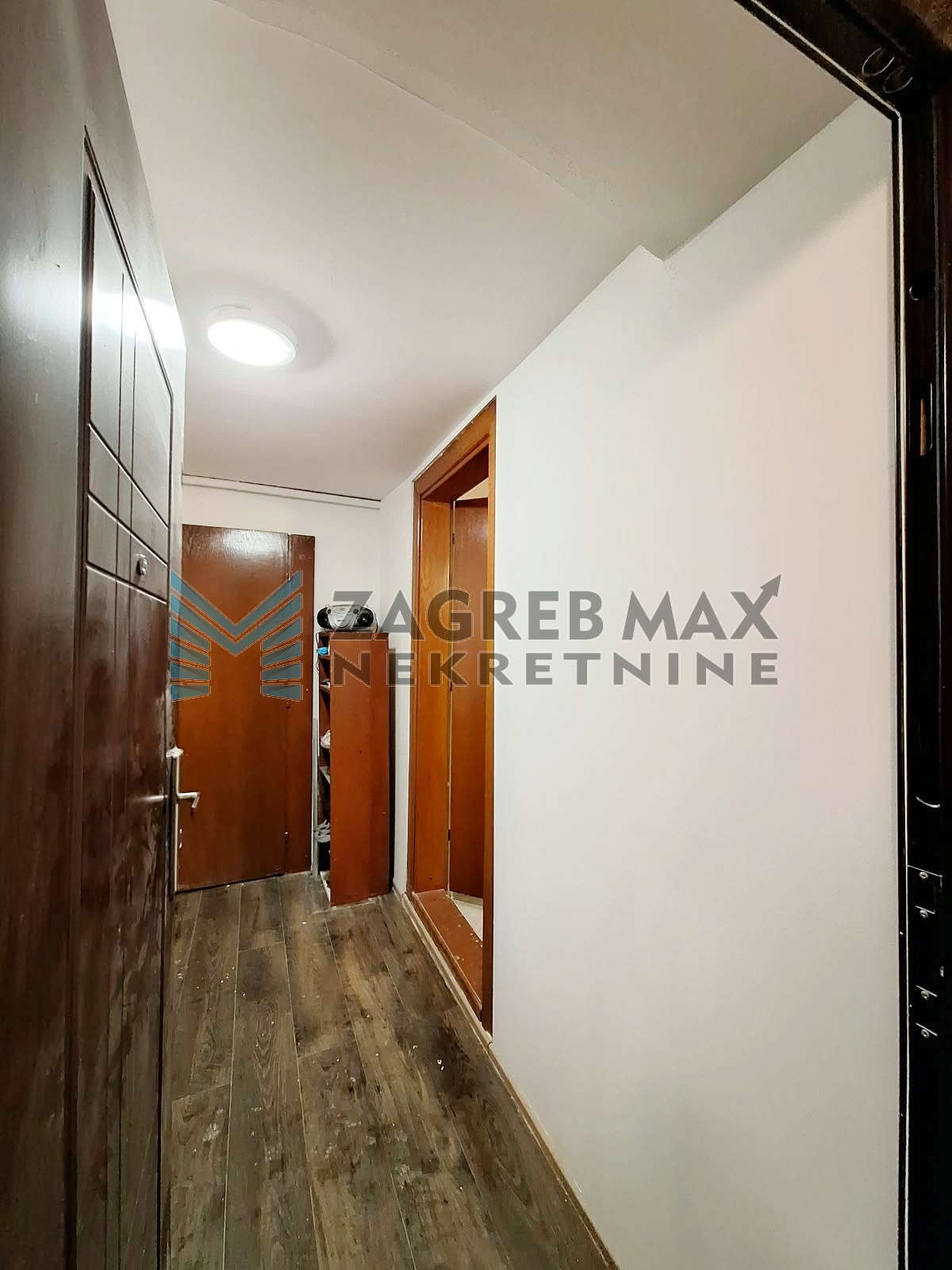 Zagreb - DONJI GRAD - Boškovićeva - 28 m2, adaptiran, dvorište