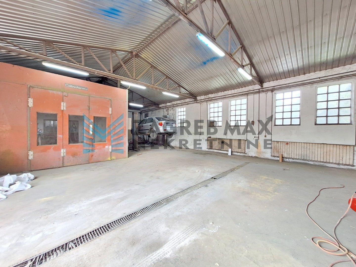 Zagreb - IVANIĆ-GRAD - okolica - više poslovnih objekata 480 m² parcela 2500 m²