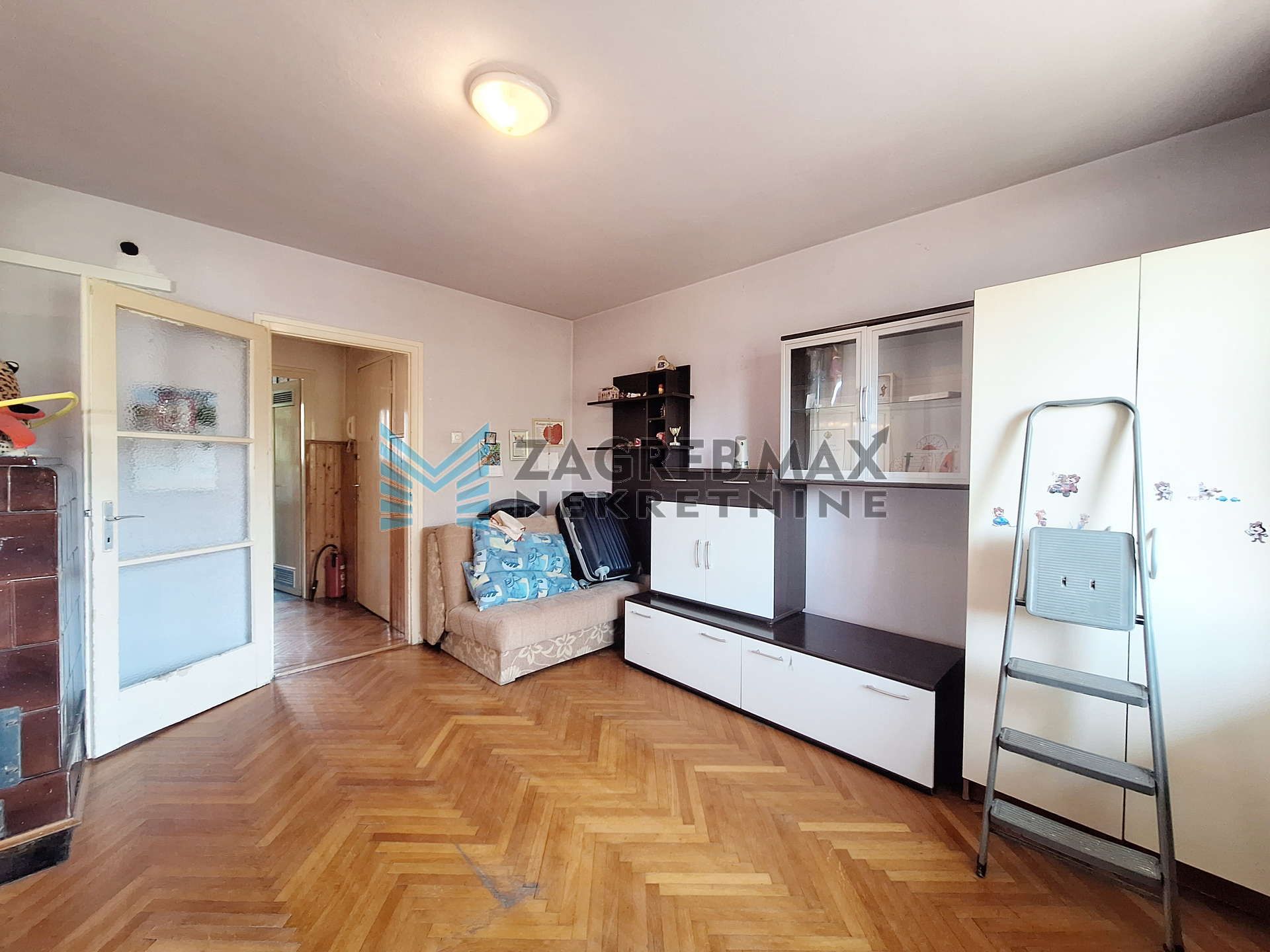 Zagreb - CVJETNO NASELJE - Veslačka - 2-sobni, 65 m2 za adaptaciju