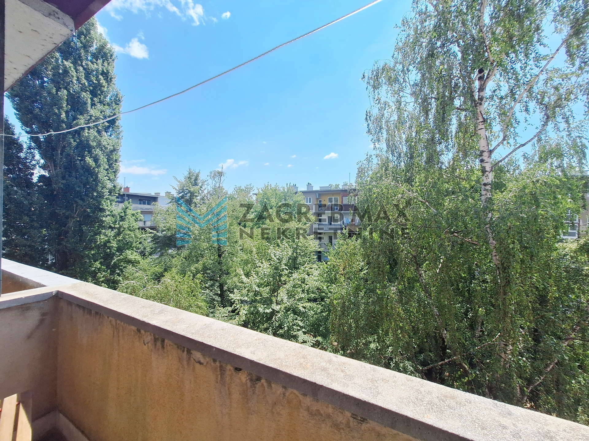 Zagreb - CVJETNO NASELJE - Veslačka - 2-sobni, 65 m2 za adaptaciju