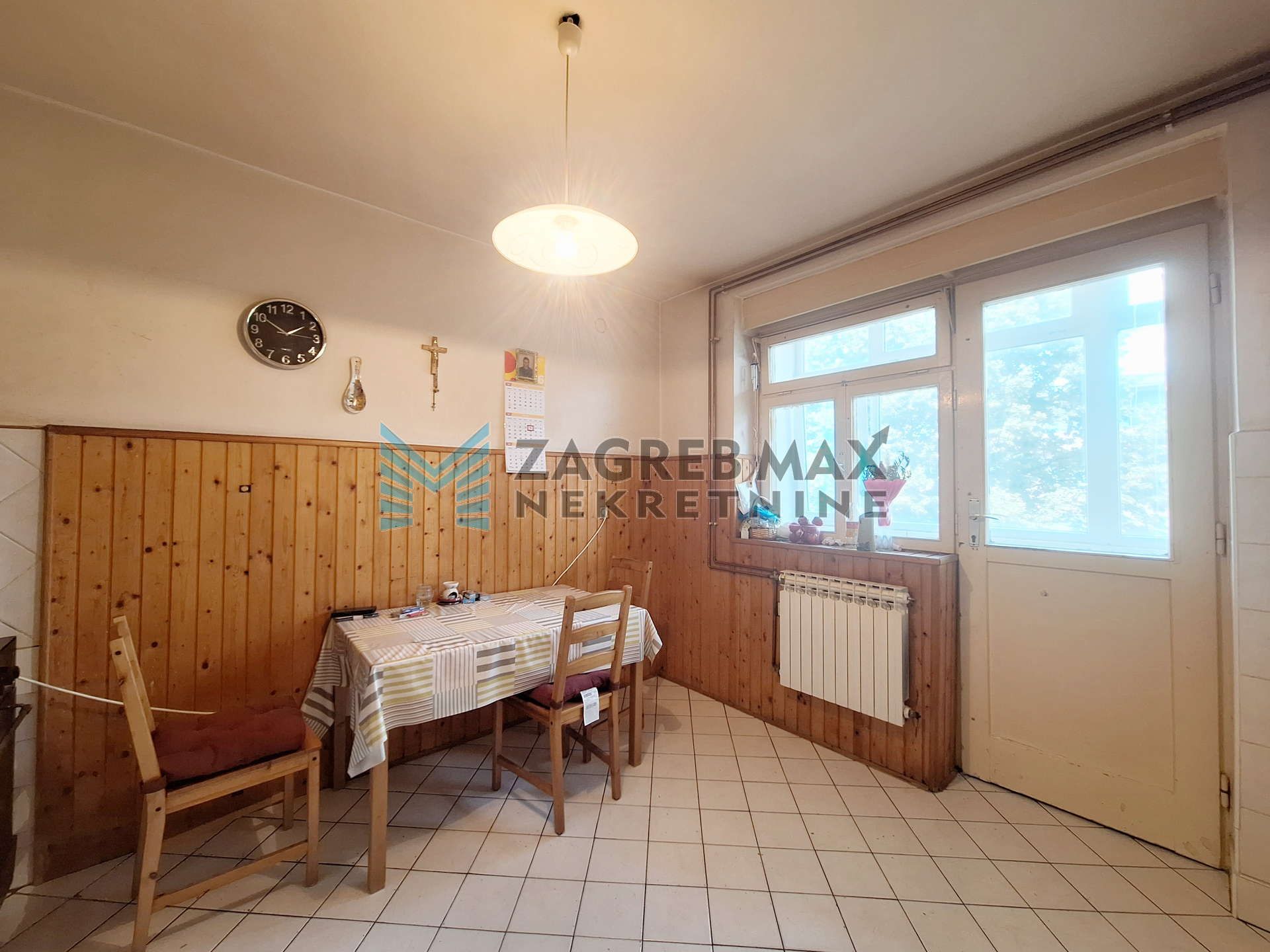 Zagreb - CVJETNO NASELJE - Veslačka - 2-sobni, 65 m2 za adaptaciju
