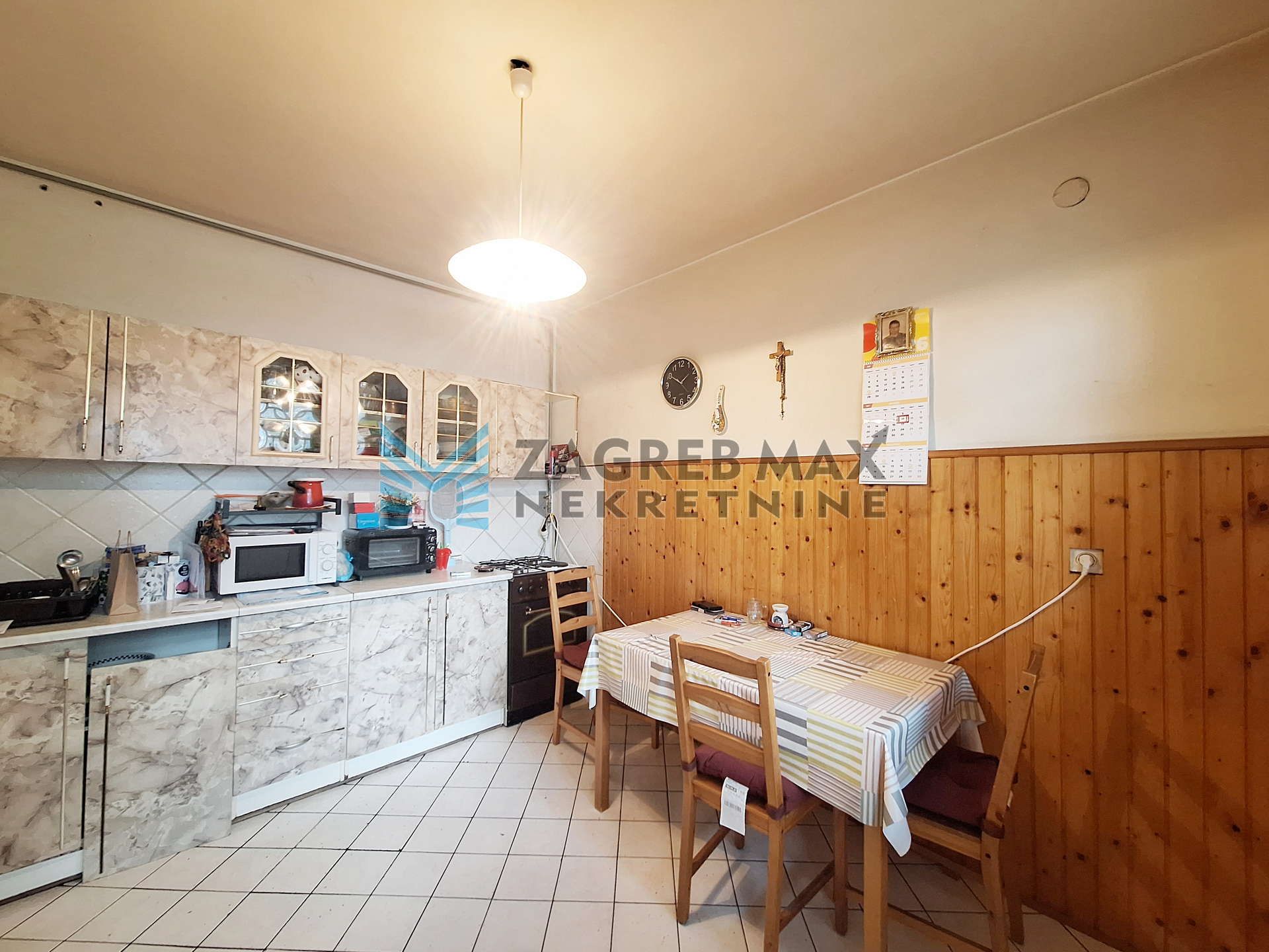 Zagreb - CVJETNO NASELJE - Veslačka - 2-sobni, 65 m2 za adaptaciju