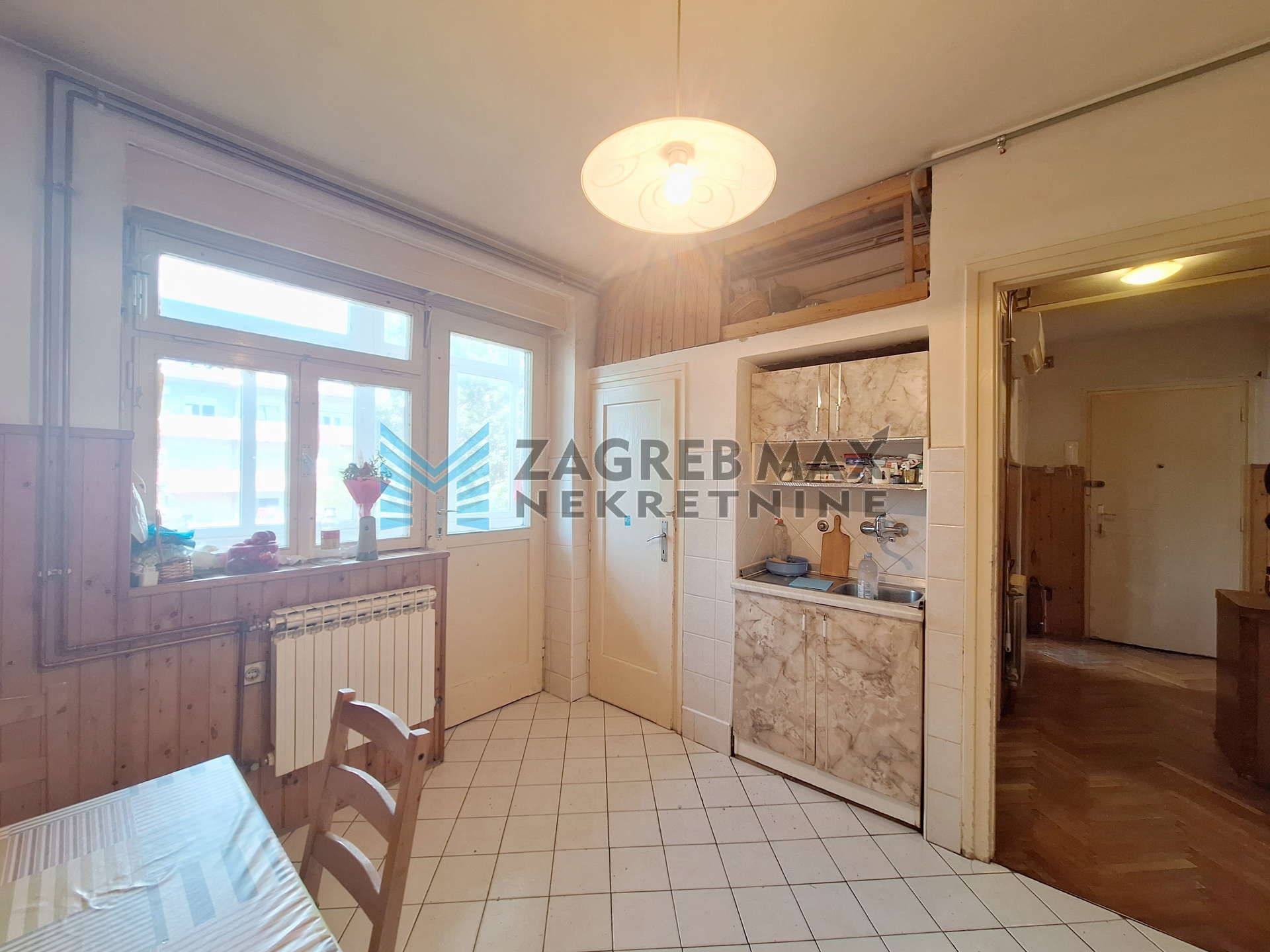 Zagreb - CVJETNO NASELJE - Veslačka - 2-sobni, 65 m2 za adaptaciju