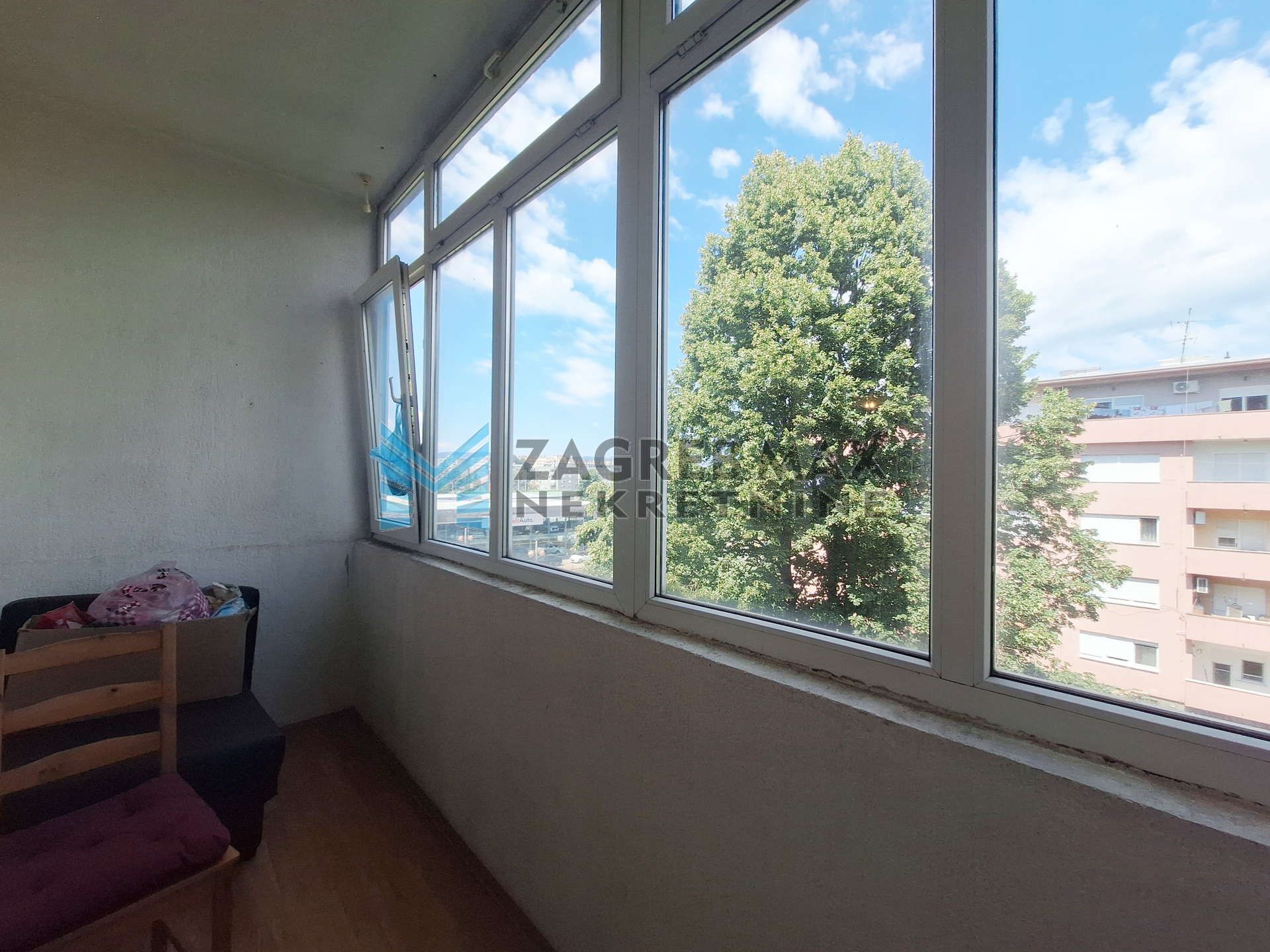 Zagreb - CVJETNO NASELJE - Veslačka - 2-sobni, 65 m2 za adaptaciju