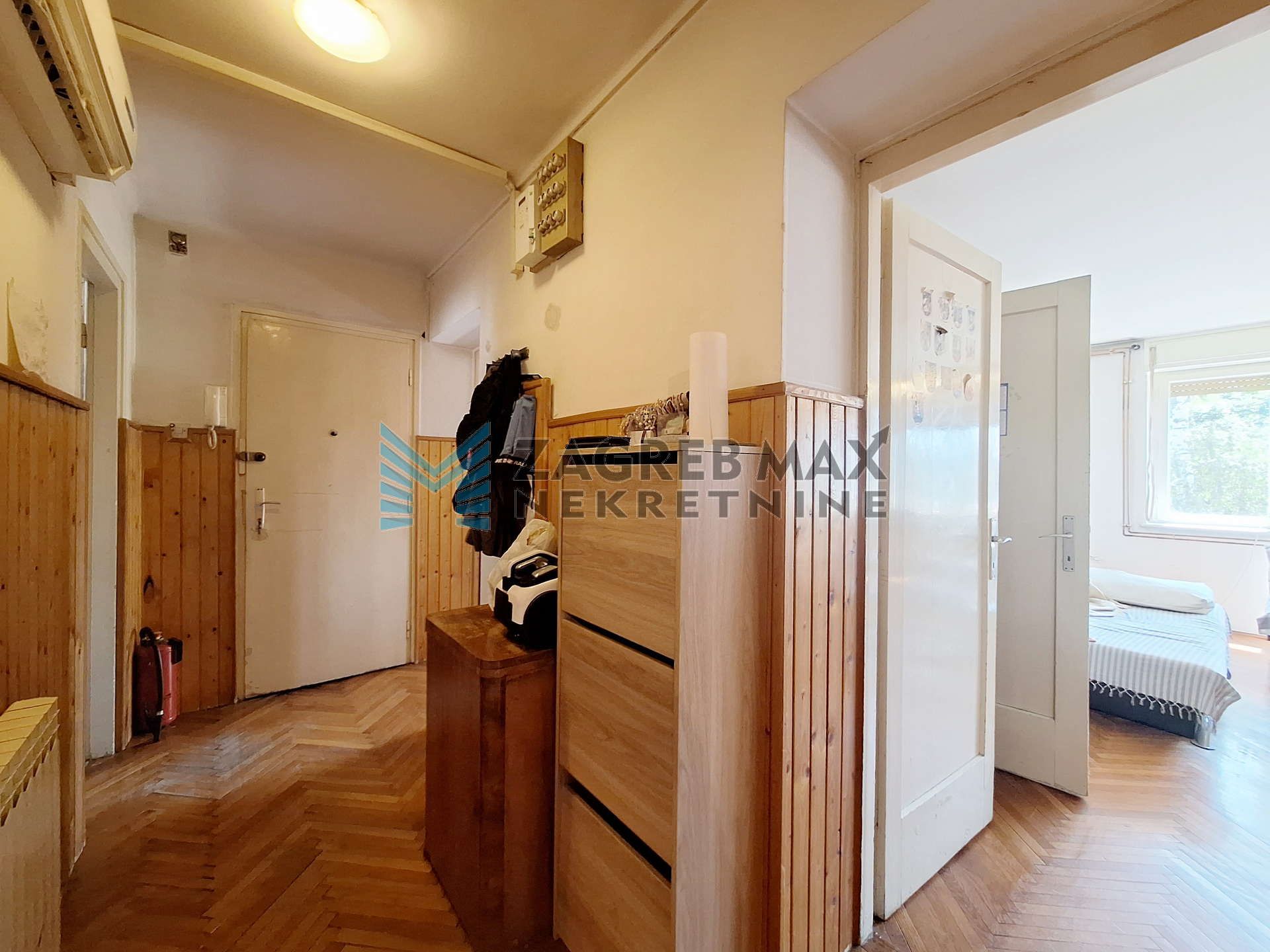 Zagreb - CVJETNO NASELJE - Veslačka - 2-sobni, 65 m2 za adaptaciju