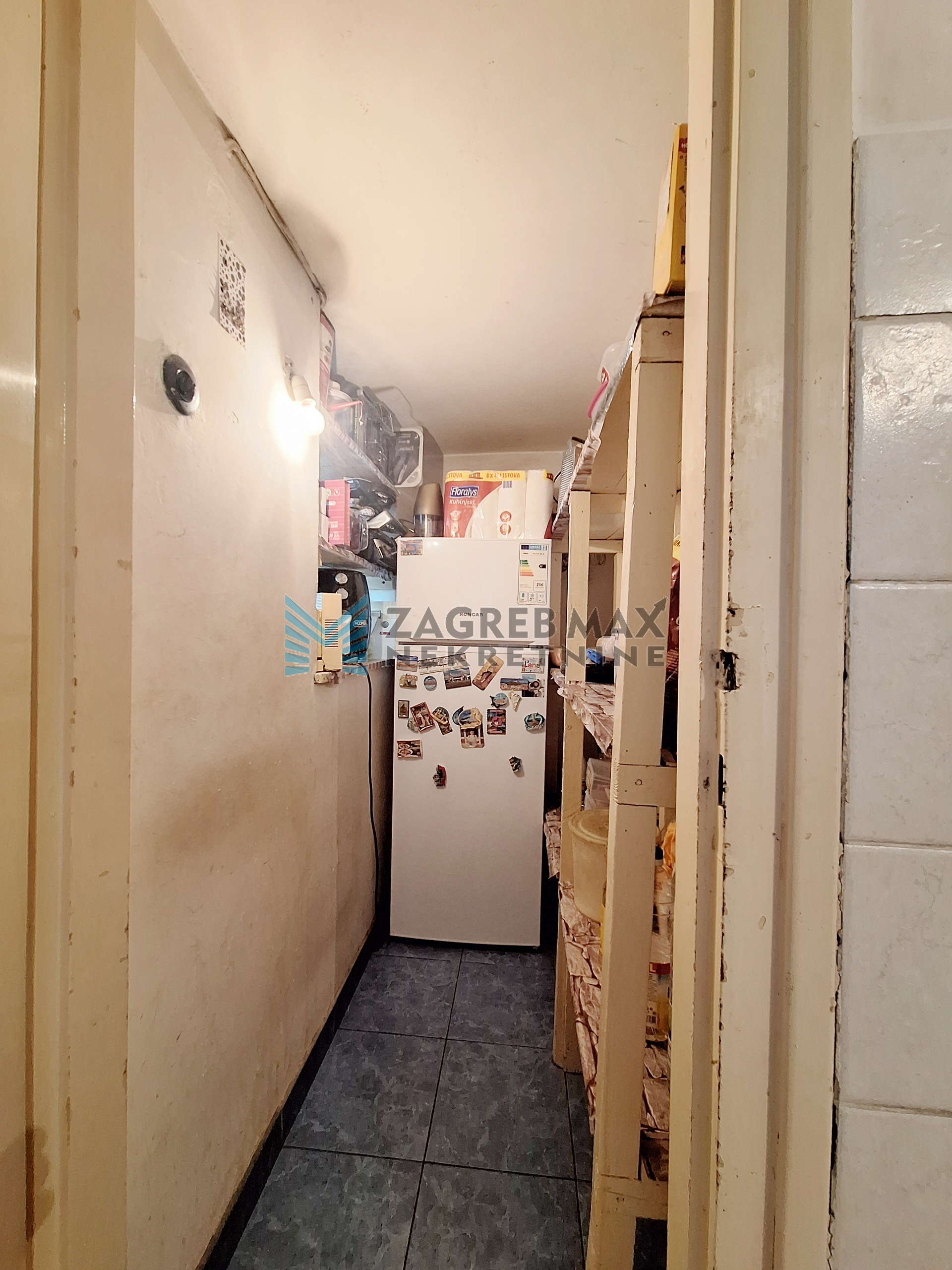 Zagreb - CVJETNO NASELJE - Veslačka - 2-sobni, 65 m2 za adaptaciju