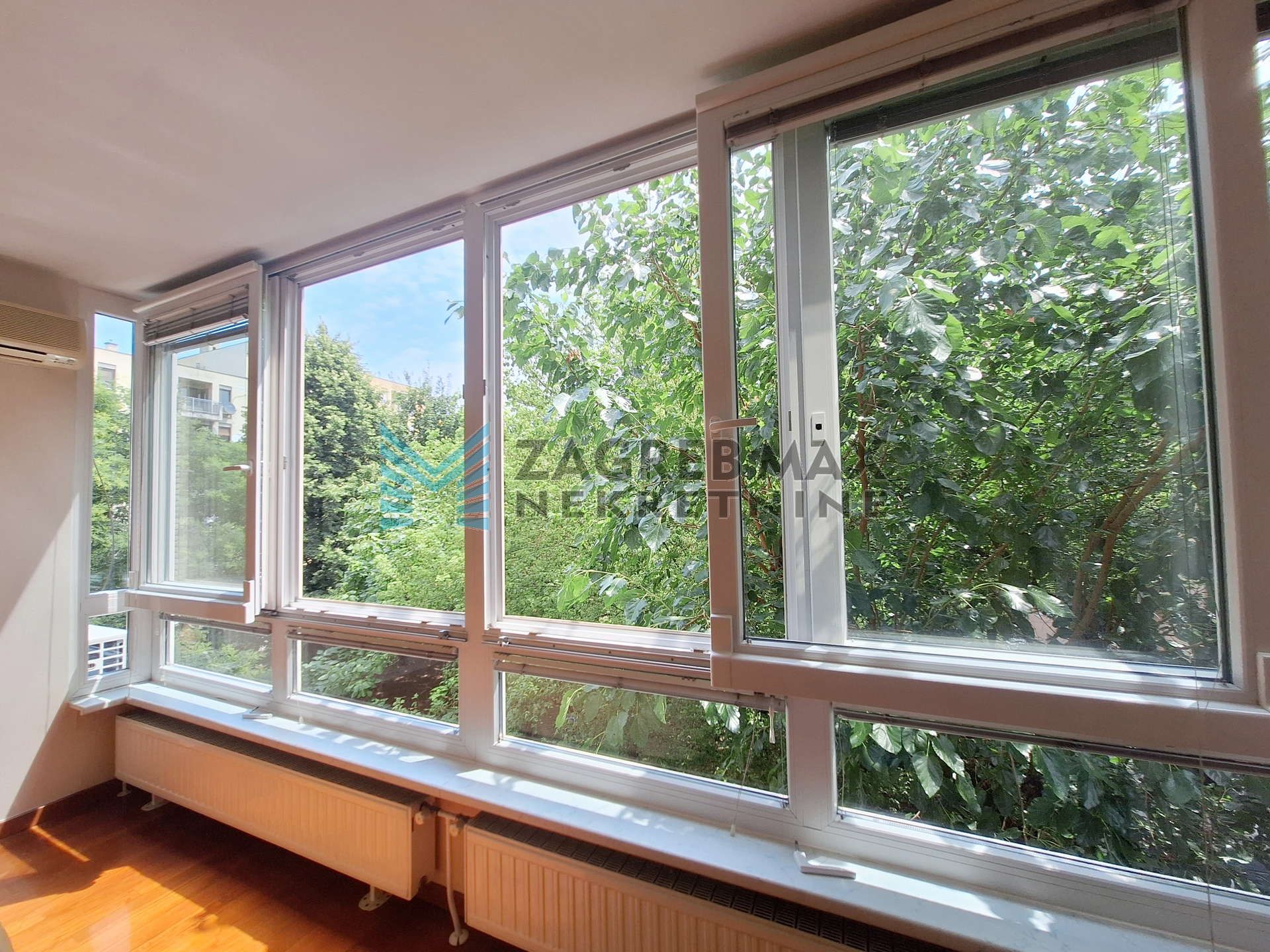 Zagreb - NAJAM - ILICA Luksuzan 3soban stan 91 m2, 2. kat, mirno okruženje, terasa