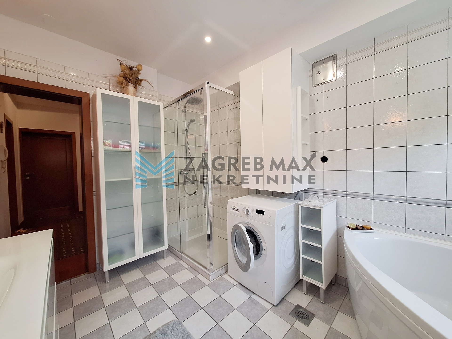 Zagreb - NAJAM - ILICA Luksuzan 3soban stan 91 m2, 2. kat, mirno okruženje, terasa