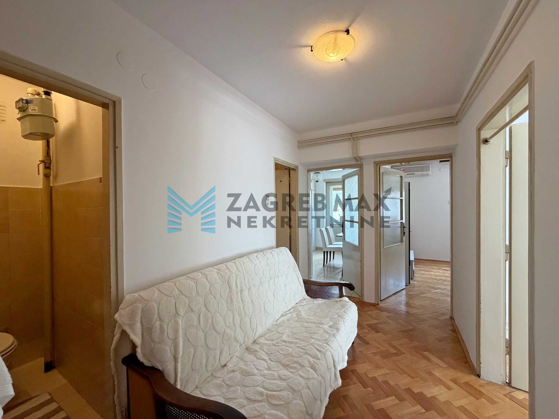 Zagreb - LAŠČINA - Zeleni dol - 2-sobni, 2 balkona, lift, svijetao, prostran