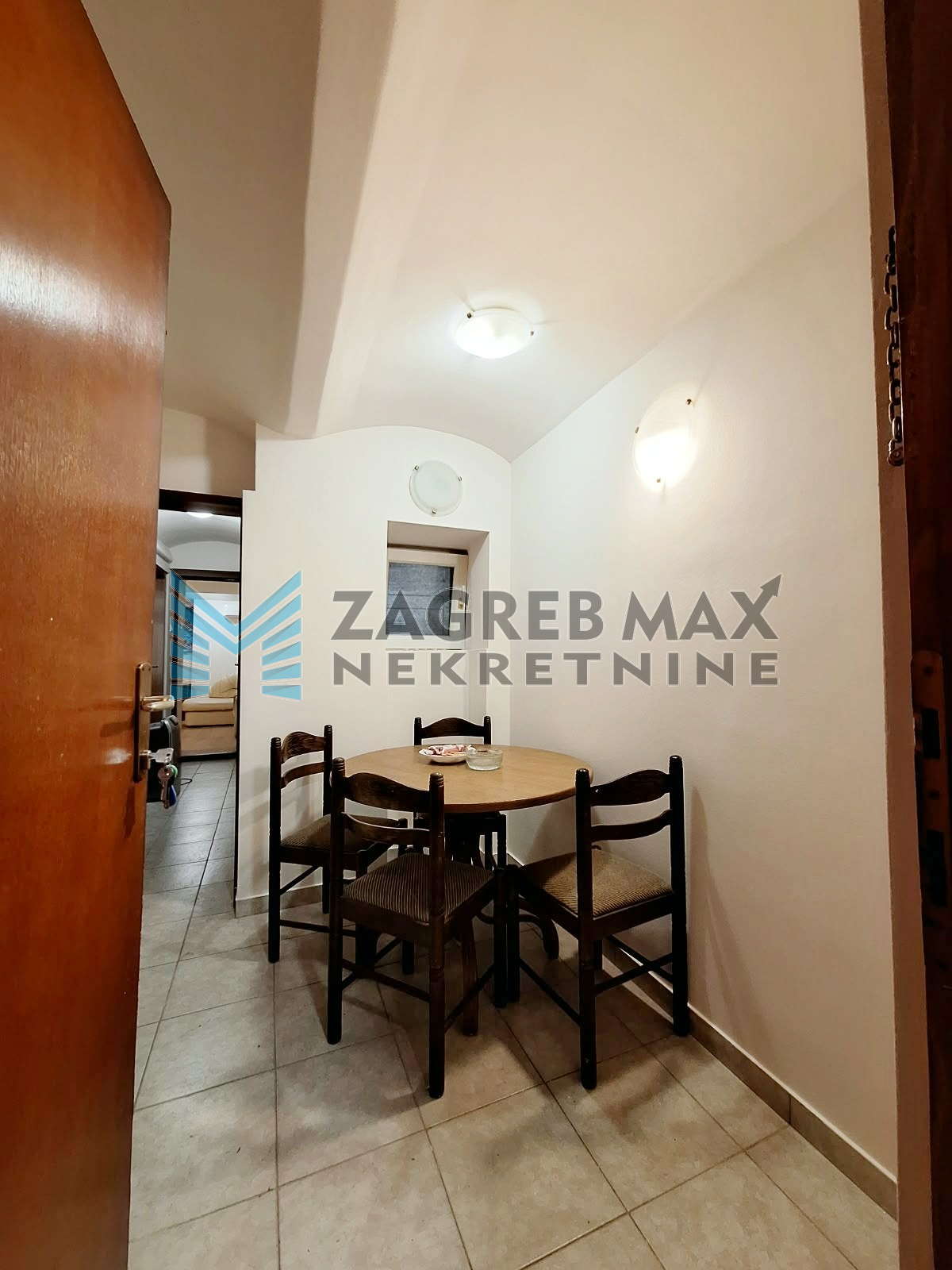 Zagreb - DONJI GRAD - Boškovićeva - 28 m2, adaptiran, dvorište