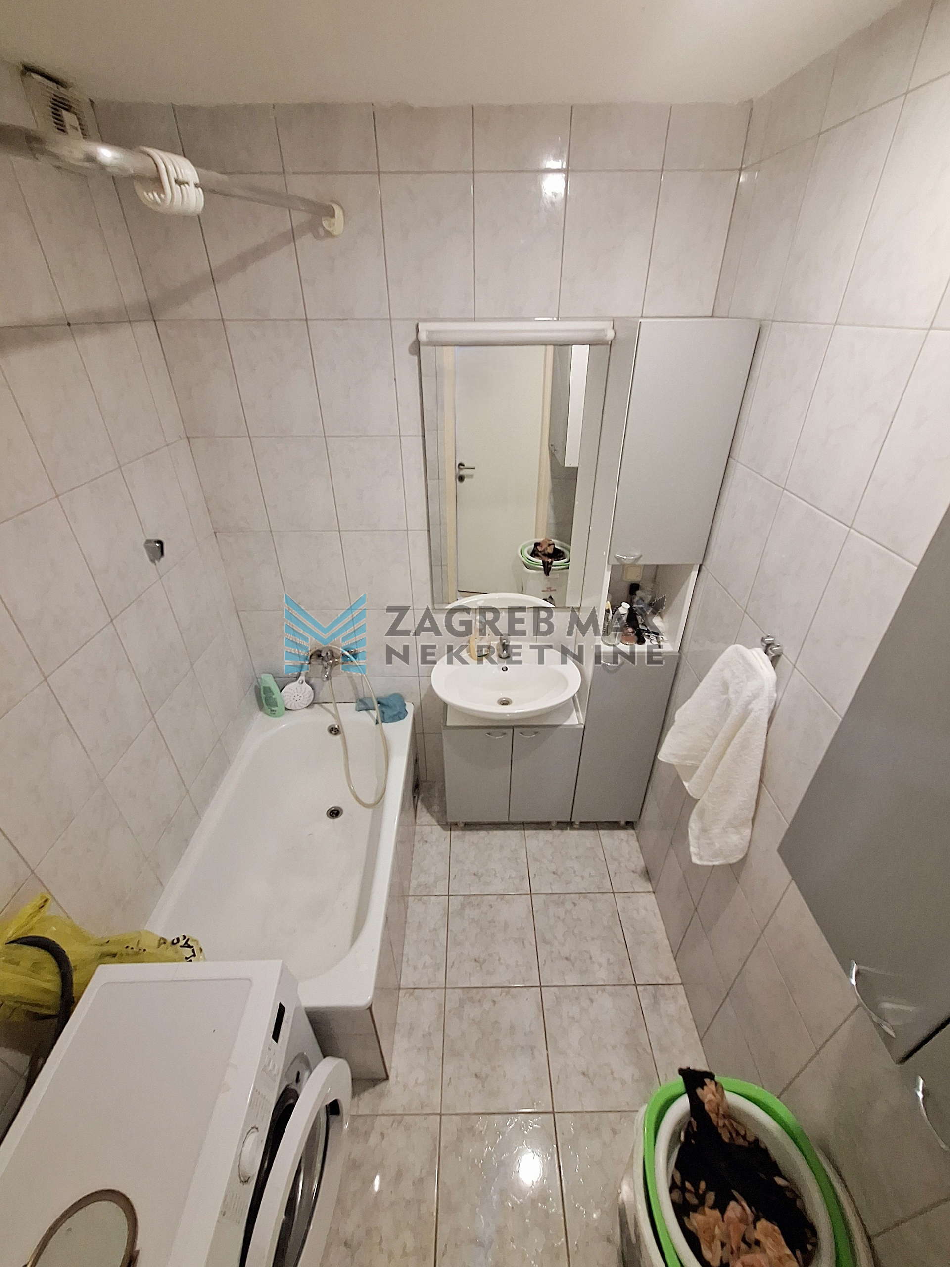 Zagreb - ZAPRUĐE - Baburičina - 2-sobni, prostran, renoviran, klima