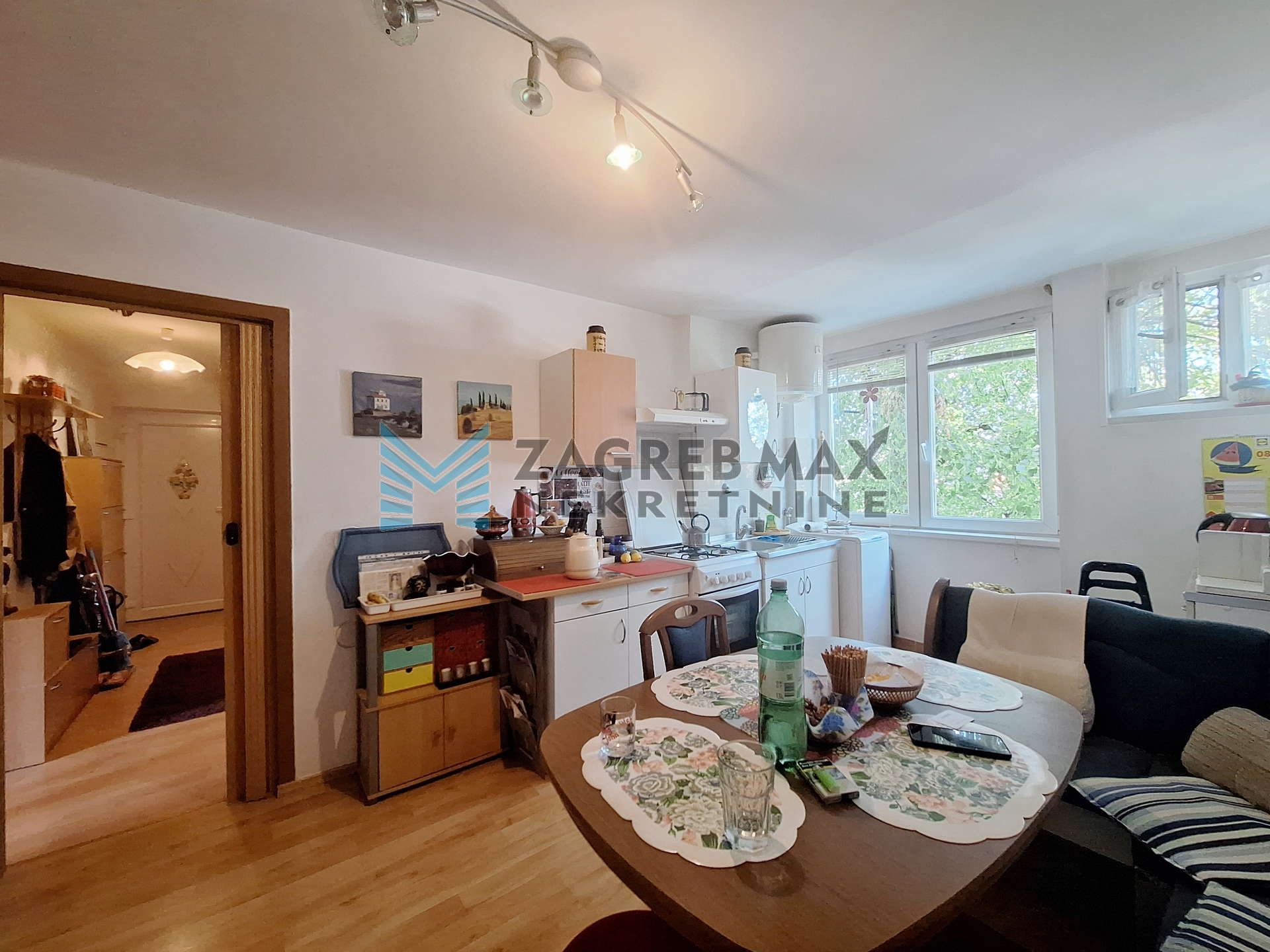 Zagreb - TREŠNJEVKA - Čakovečka - komforan 2-sobni, 2.kat, održavan, balkon
