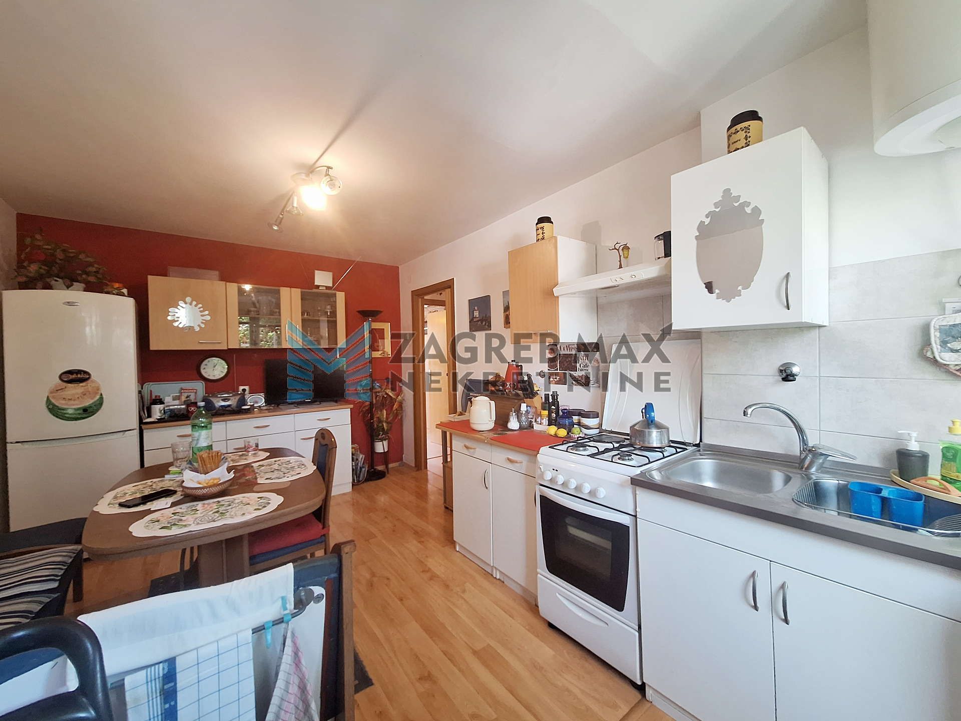 Zagreb - TREŠNJEVKA - Čakovečka - komforan 2-sobni, 2.kat, održavan, balkon