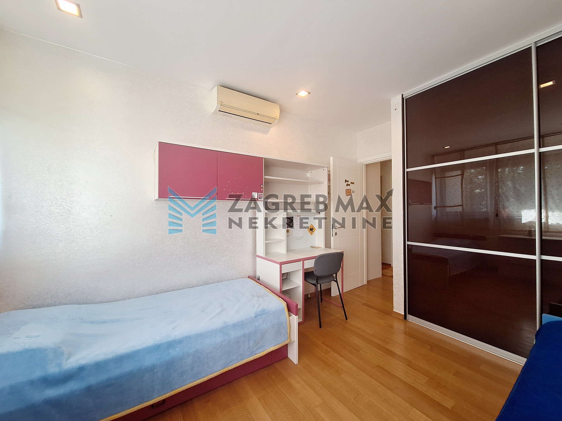 Zagreb - TUŠKANAC - moderan 3-sobni 85 m2, garaža, klima, jacuzzi (iznajmljivanje)