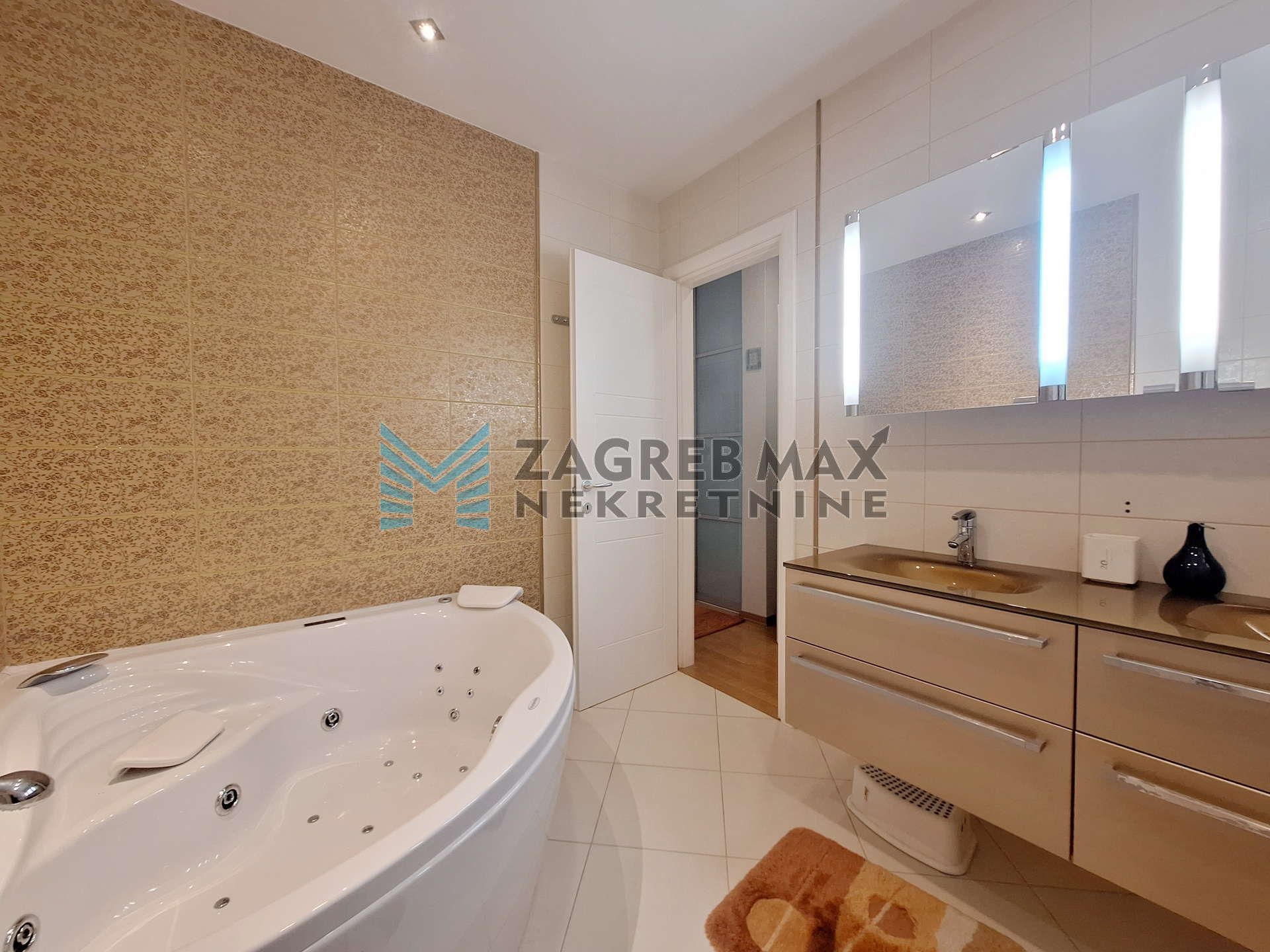 Zagreb - TUŠKANAC - moderan 3-sobni 85 m2, garaža, klima, jacuzzi (iznajmljivanje)