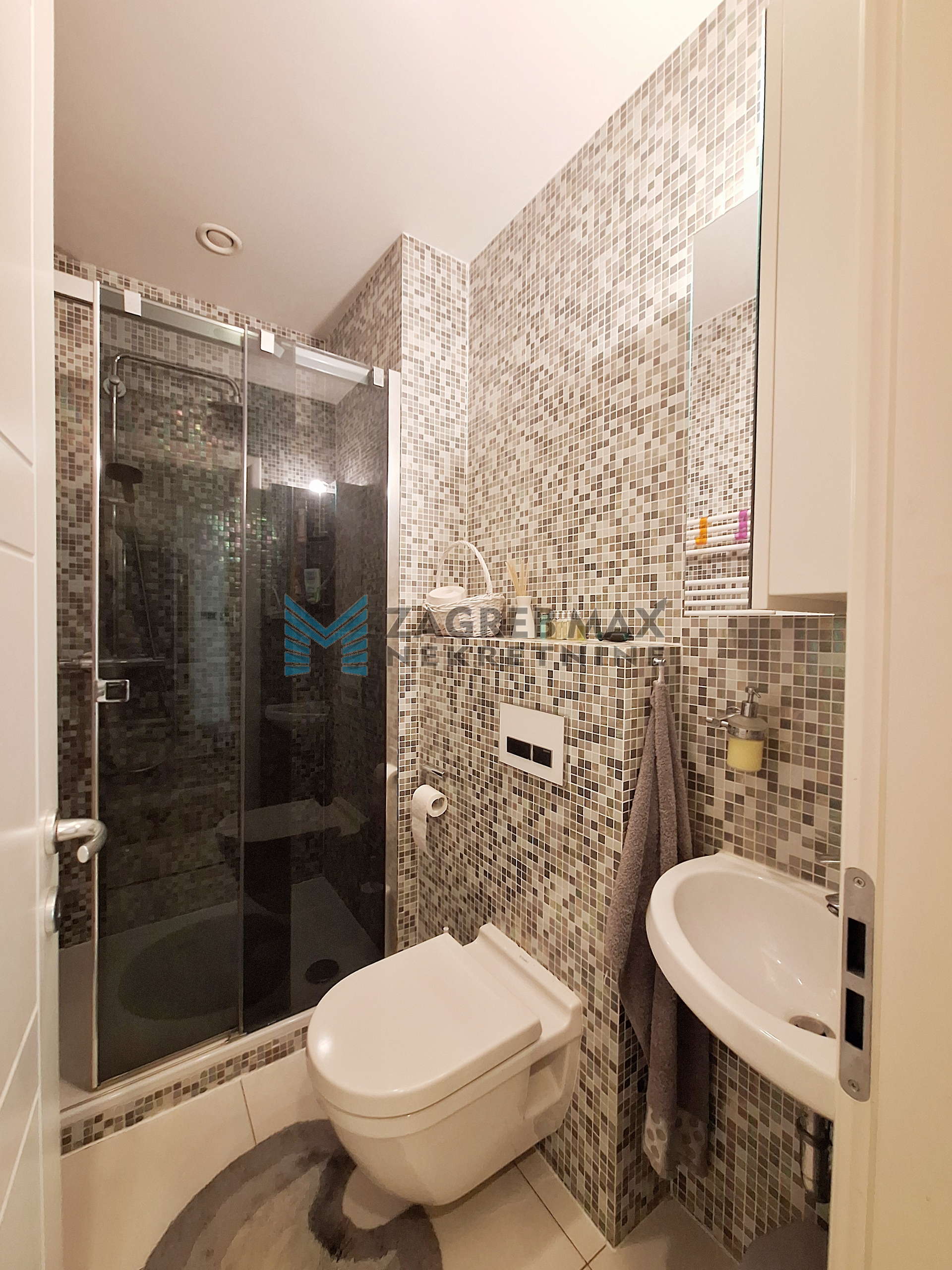 Zagreb - TUŠKANAC - moderan 3-sobni 85 m2, garaža, klima, jacuzzi (iznajmljivanje)