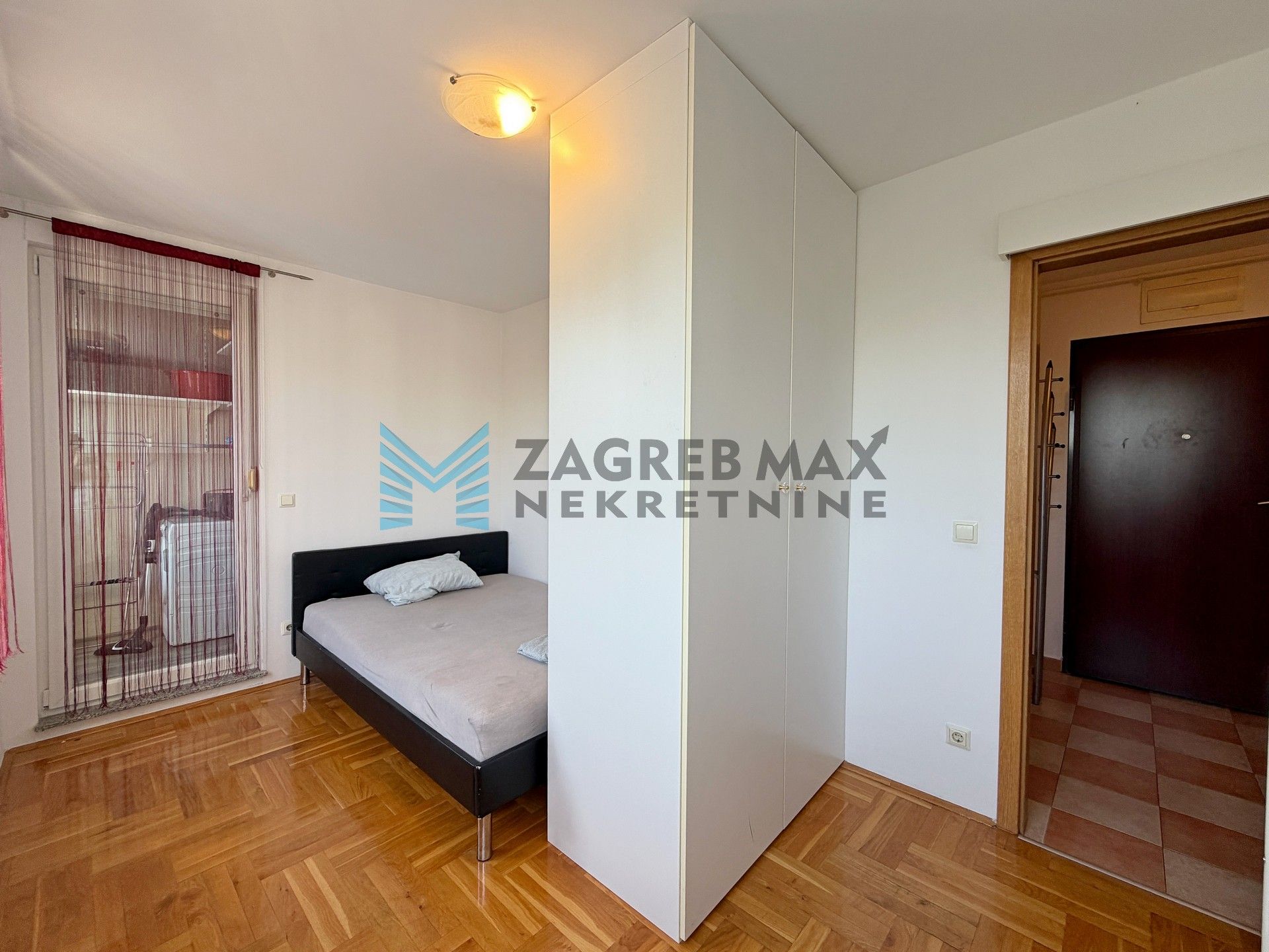 Zagreb - KUSTOŠIJA - Skladišna - 2-sobni, svijetao, lift, spremište
