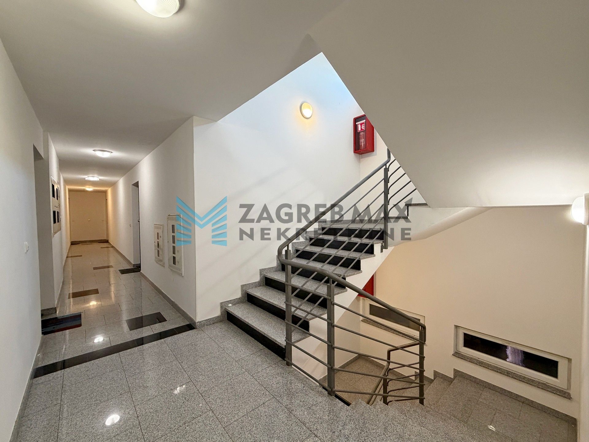 Zagreb - KUSTOŠIJA - Skladišna - 2-sobni, svijetao, lift, spremište