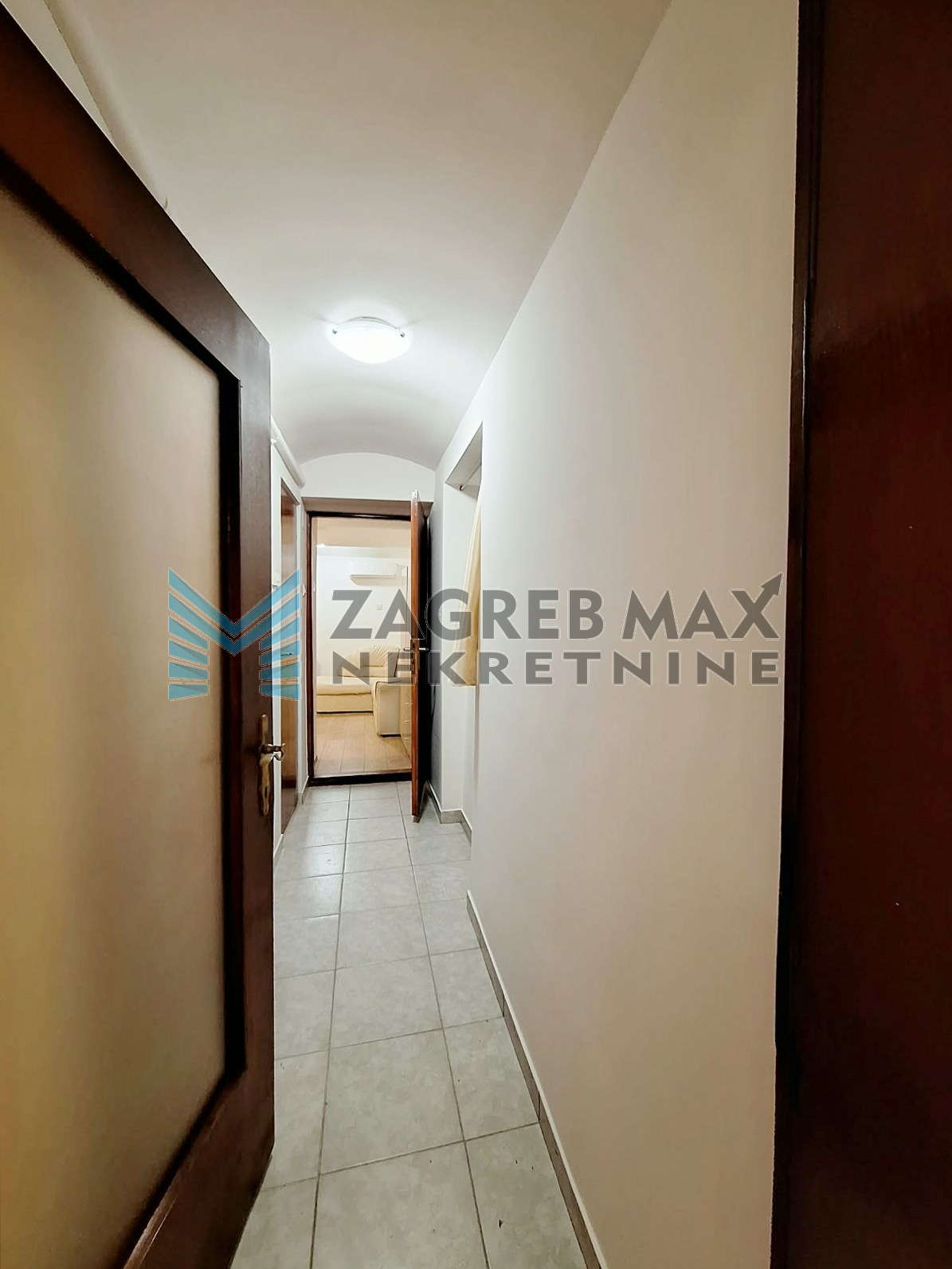 Zagreb - DONJI GRAD - Boškovićeva - 28 m2, adaptiran, dvorište