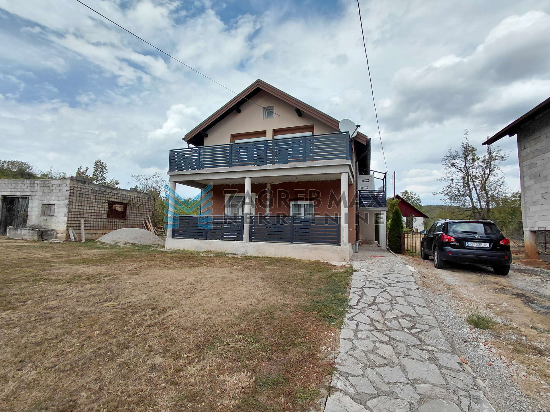 Zagreb - LIČKO PETROVO SELO - kuća 101 m2, 2 stambene jedinice, 12300 m2 oranice