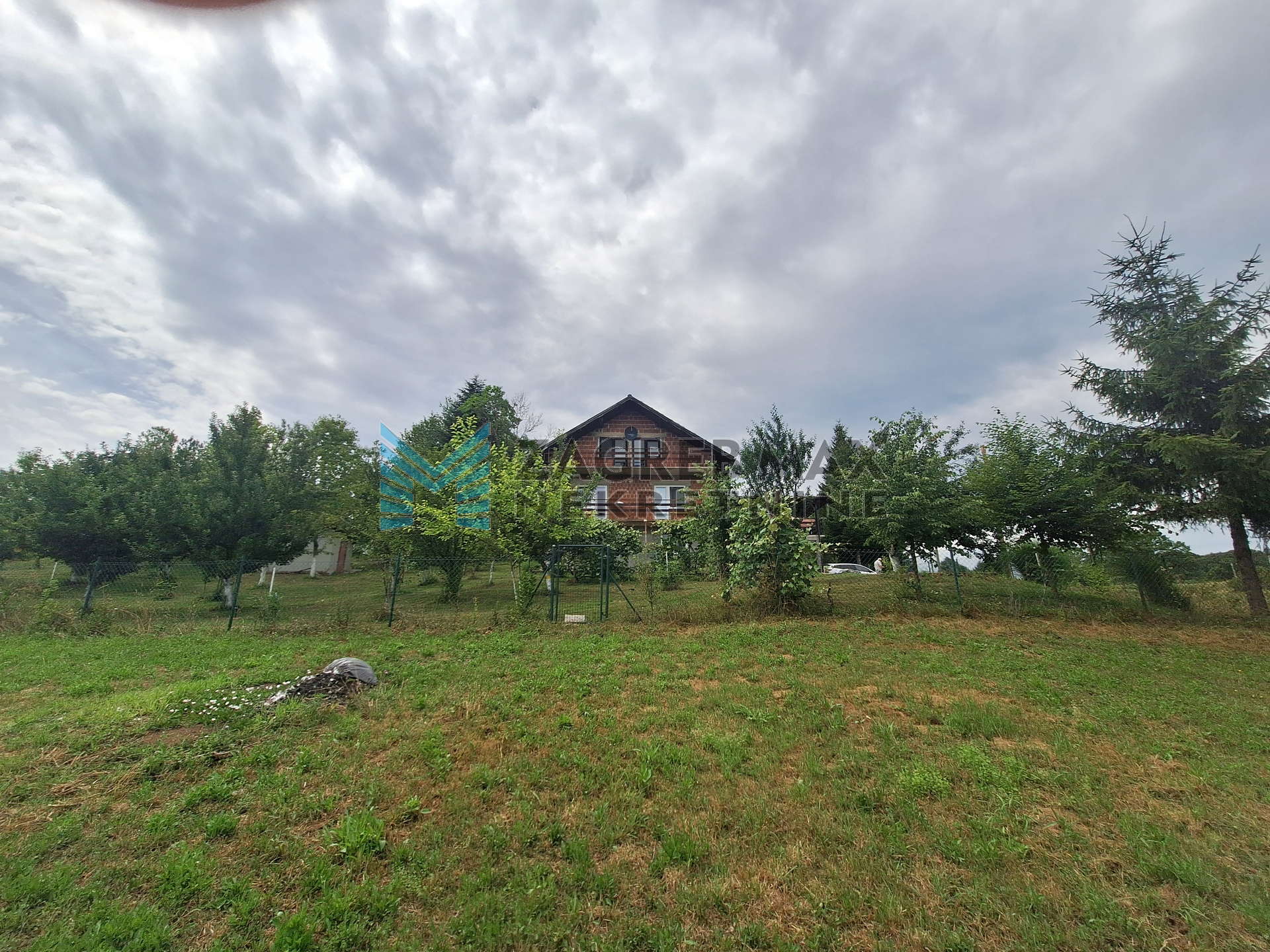 Zagreb - SLUNJ - GORNJA GLINA - kuća 160 m2, 1400 m2 okućnice